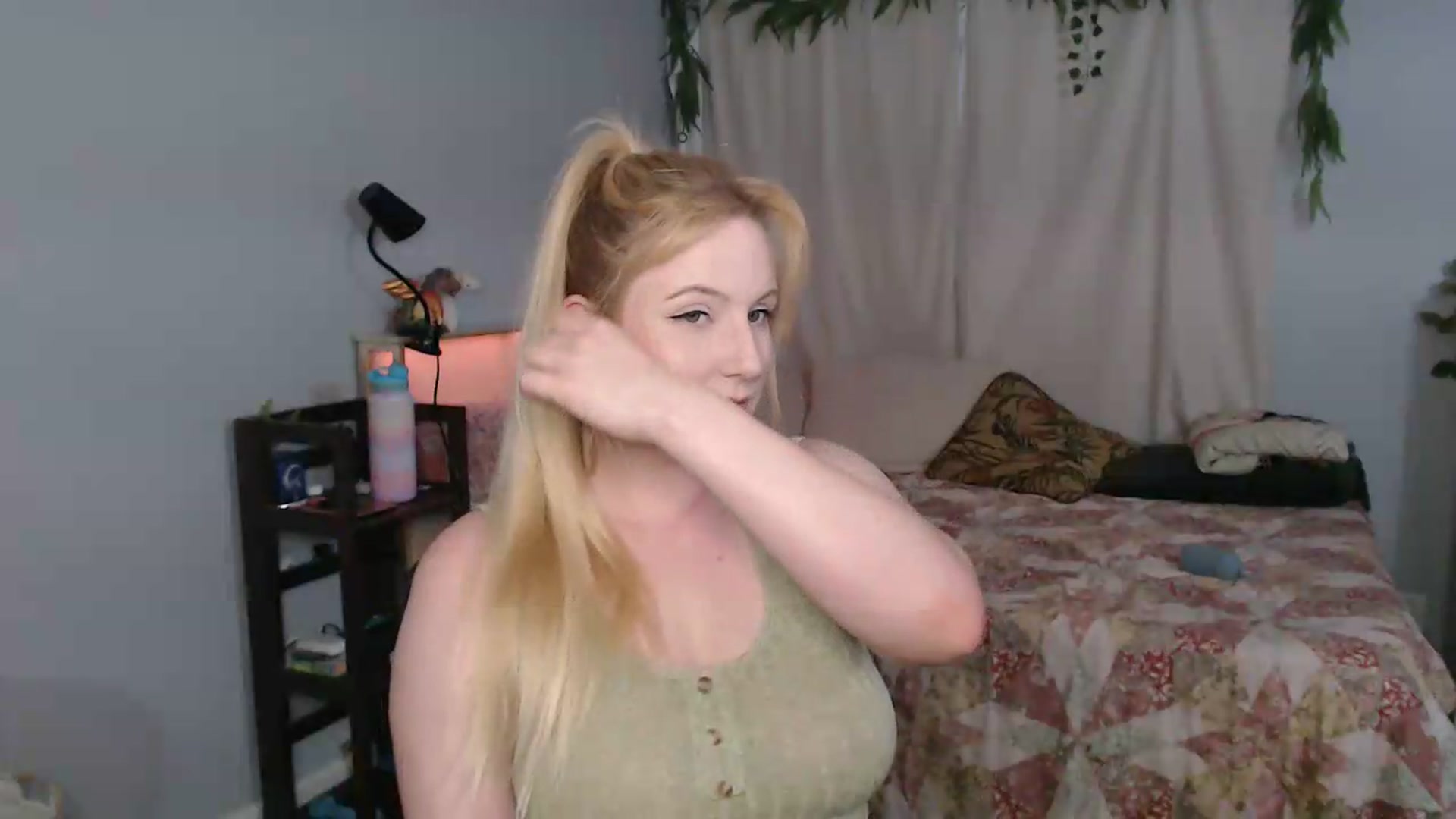 Gallery image thumbnail from Gardengirl69's myfreecams stream on, 08/15/2026, 22:21 image 2 of 20