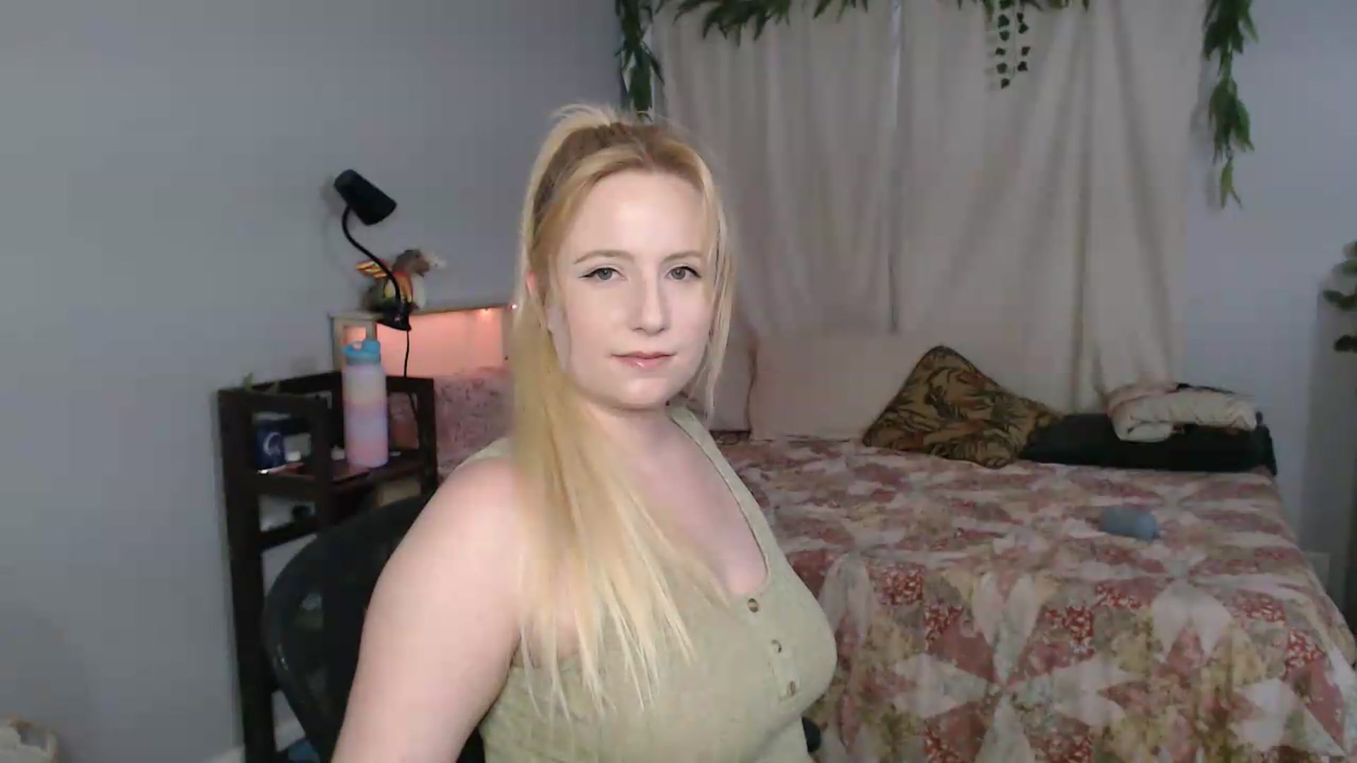 Gallery image thumbnail from Gardengirl69's myfreecams stream on, 08/15/2026, 22:21 image 5 of 20