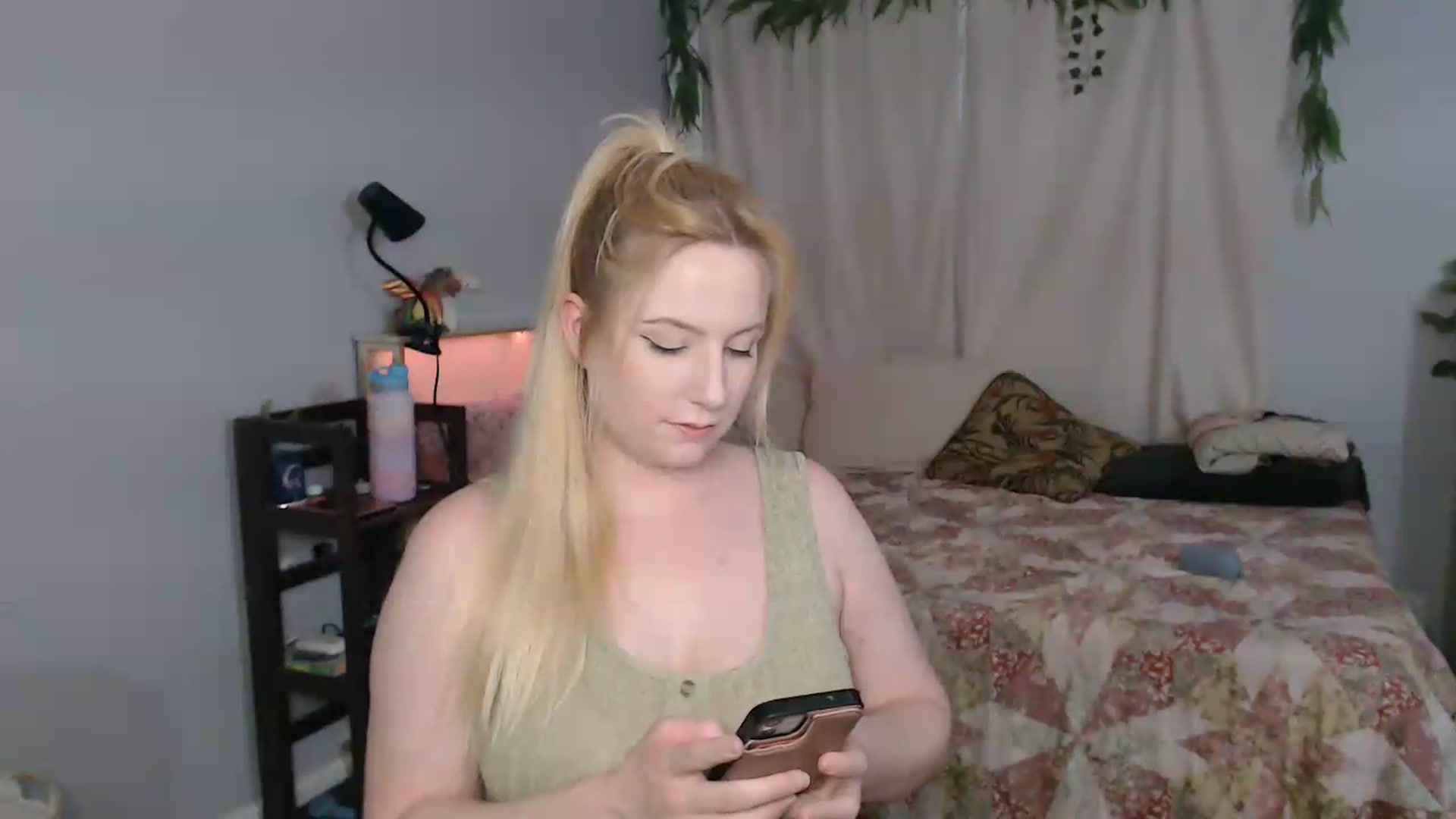 Gallery image thumbnail from Gardengirl69's myfreecams stream on, 08/15/2026, 22:21 image 9 of 20
