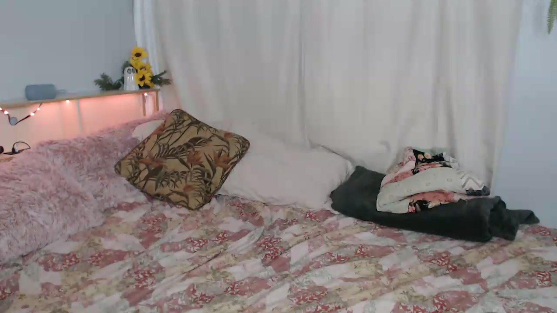 Gallery image thumbnail from Gardengirl69's myfreecams stream on, 08/16/2026, 22:23 image 17 of 20