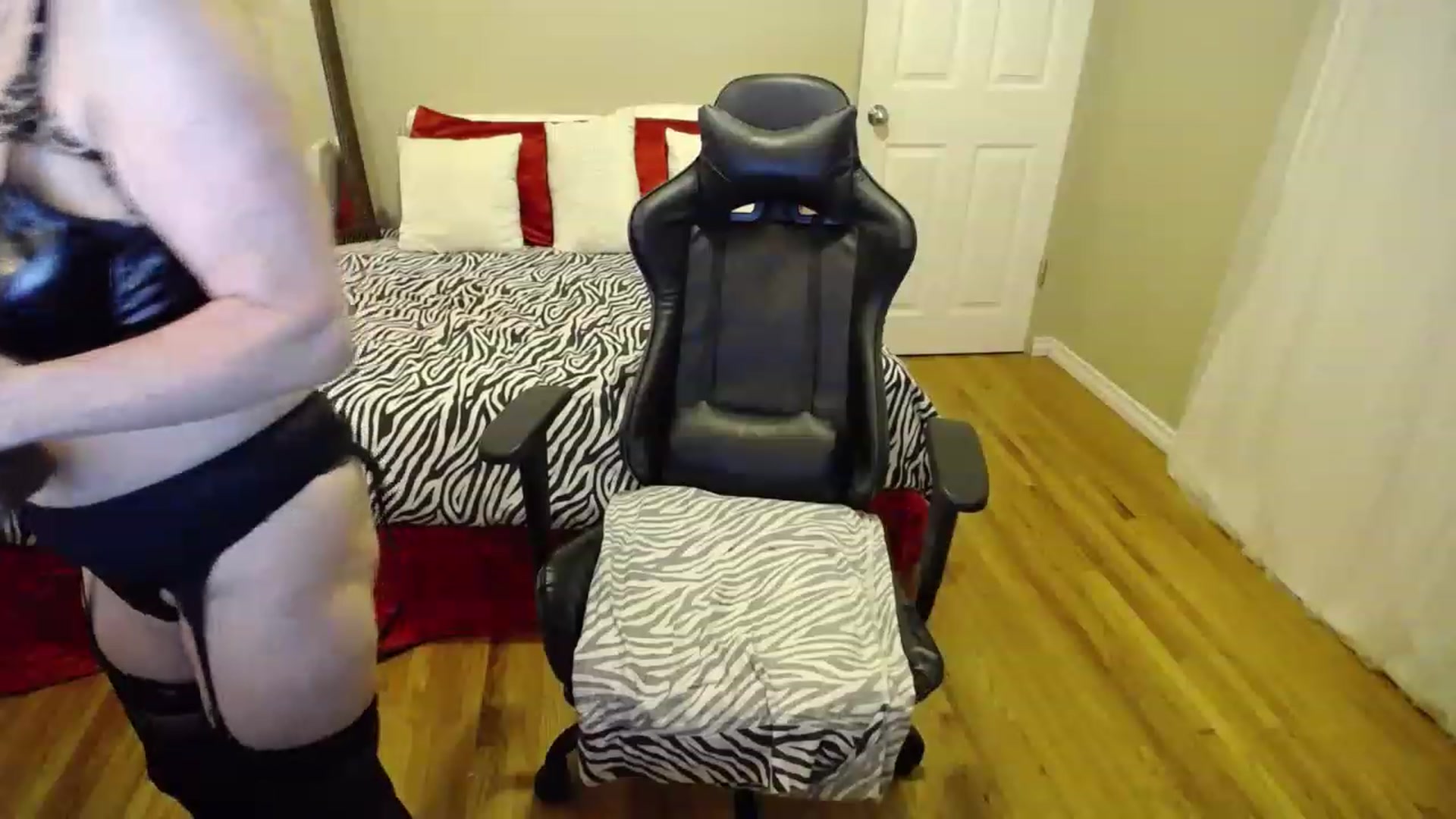 Gallery image thumbnail from Gartersex's myfreecams stream on, 05/30/2023, 22:00 image 3 of 20