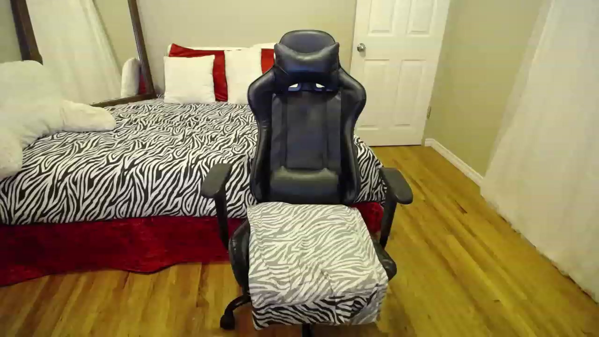 Gallery image thumbnail from Gartersex's myfreecams stream on, 05/30/2023, 22:00 image 1 of 20