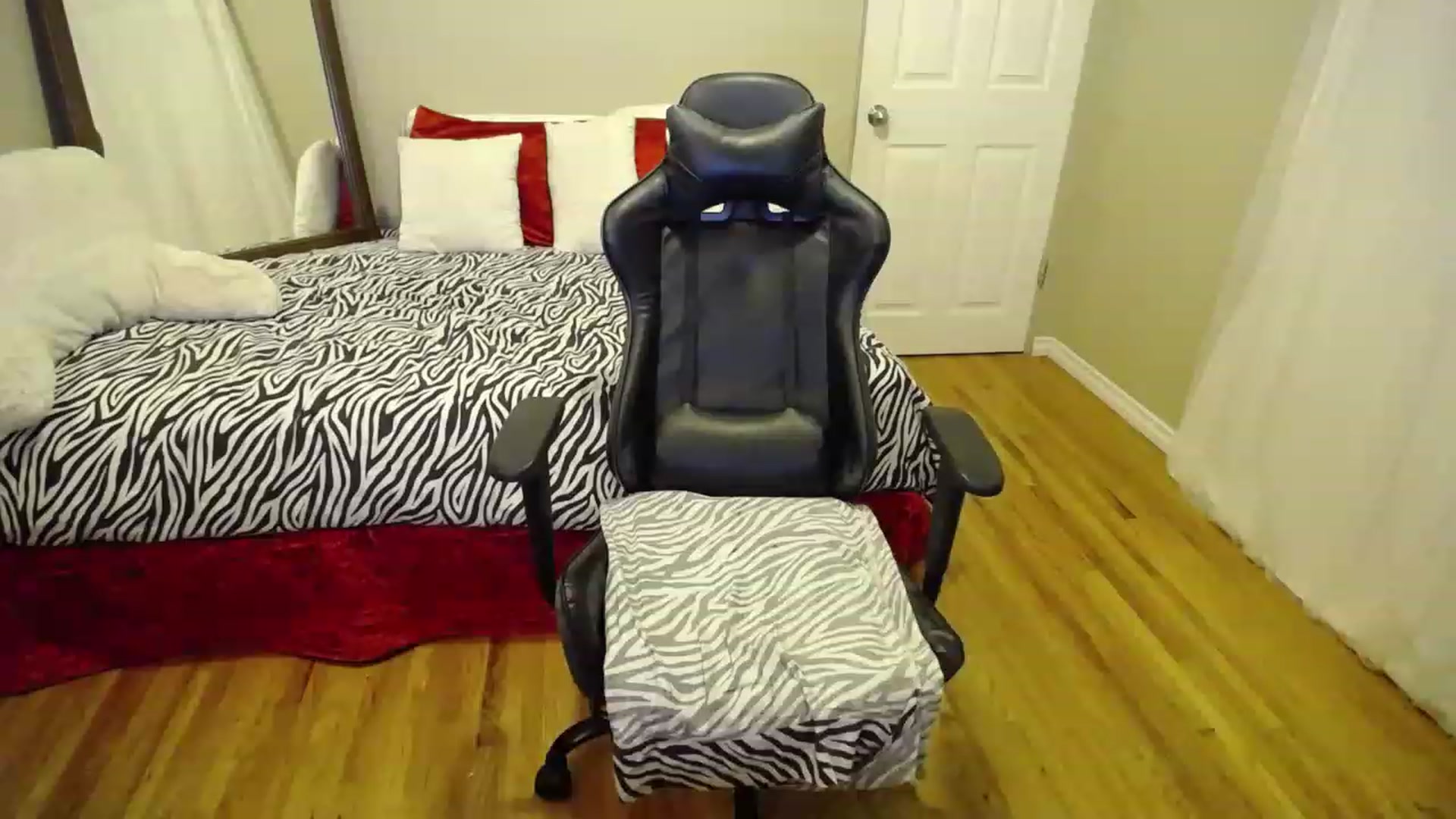 Gallery image thumbnail from Gartersex's myfreecams stream on, 05/30/2023, 22:00 image 2 of 20
