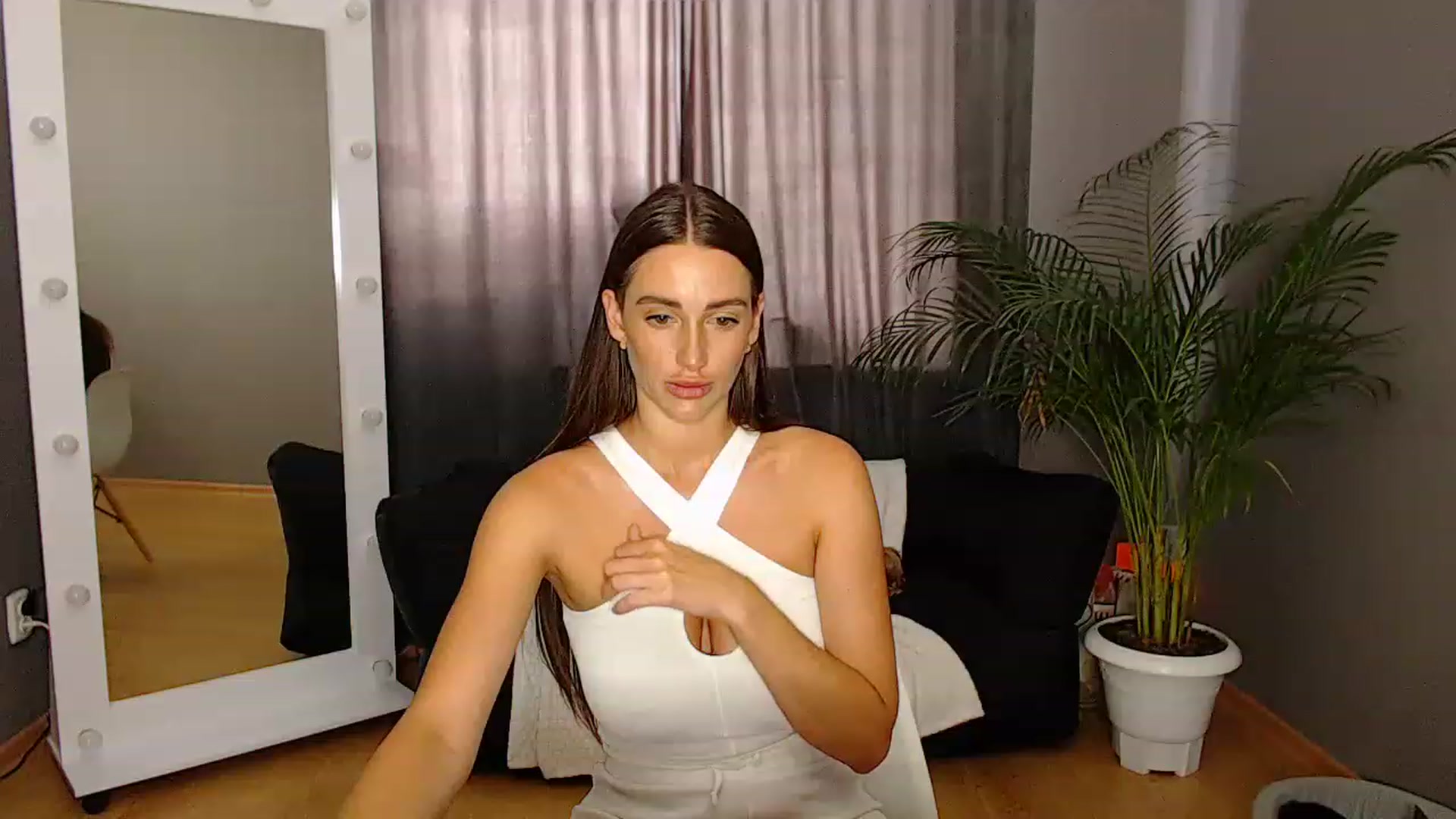 Gallery image thumbnail from Garzzi's myfreecams stream on, 08/08/2023, 14:56 image 4 of 20