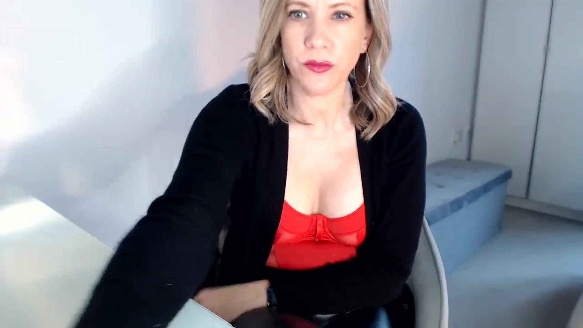 Gallery image thumbnail from GddsMsKelly's myfreecams stream on, 03/23/2025, 15:09 image 13 of 20