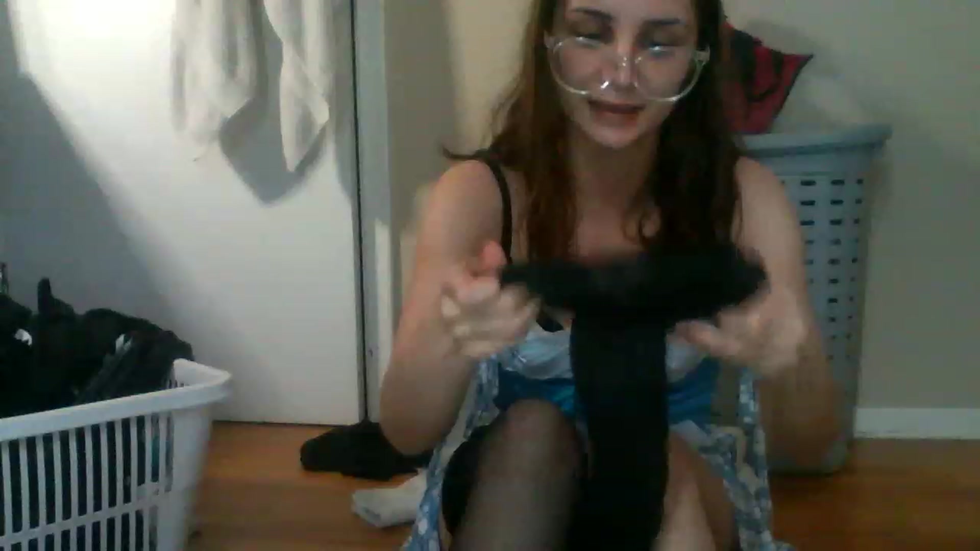 Gallery image thumbnail from Geekygirl10's myfreecams stream on, 11/16/2022, 16:47 image 15 of 20