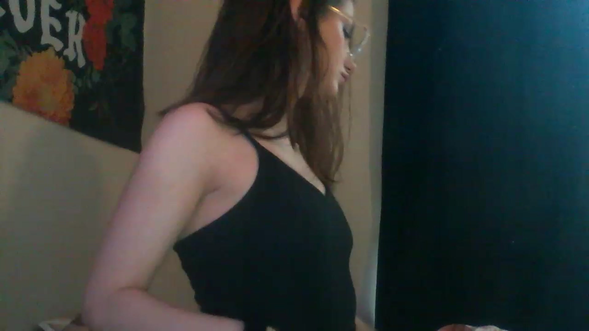 Gallery image thumbnail from Geekygirl10's myfreecams stream on, 11/18/2022, 15:16 image 3 of 20