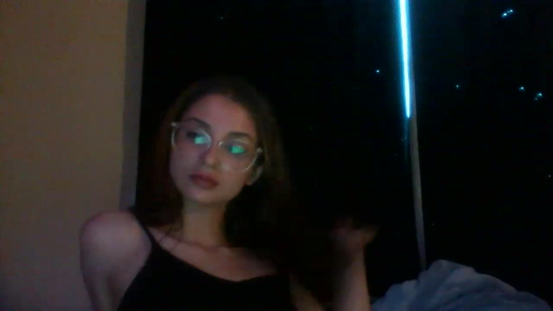 Gallery image thumbnail from Geekygirl10's myfreecams stream on, 11/18/2022, 19:15 image 17 of 20