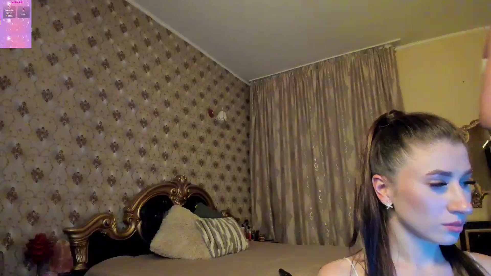 Gallery image thumbnail from Gemelli_'s myfreecams stream on, 08/01/2025, 19:10 image 16 of 20