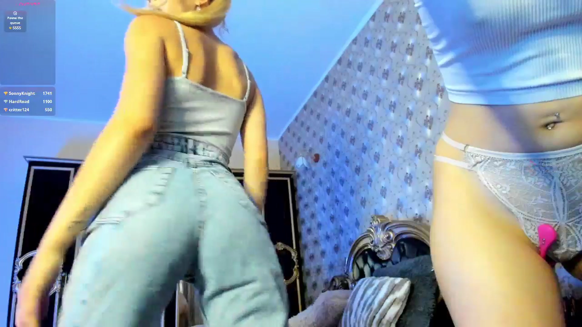 Gallery image thumbnail from Gemelli_'s myfreecams stream on, 08/10/2025, 23:27 image 17 of 20