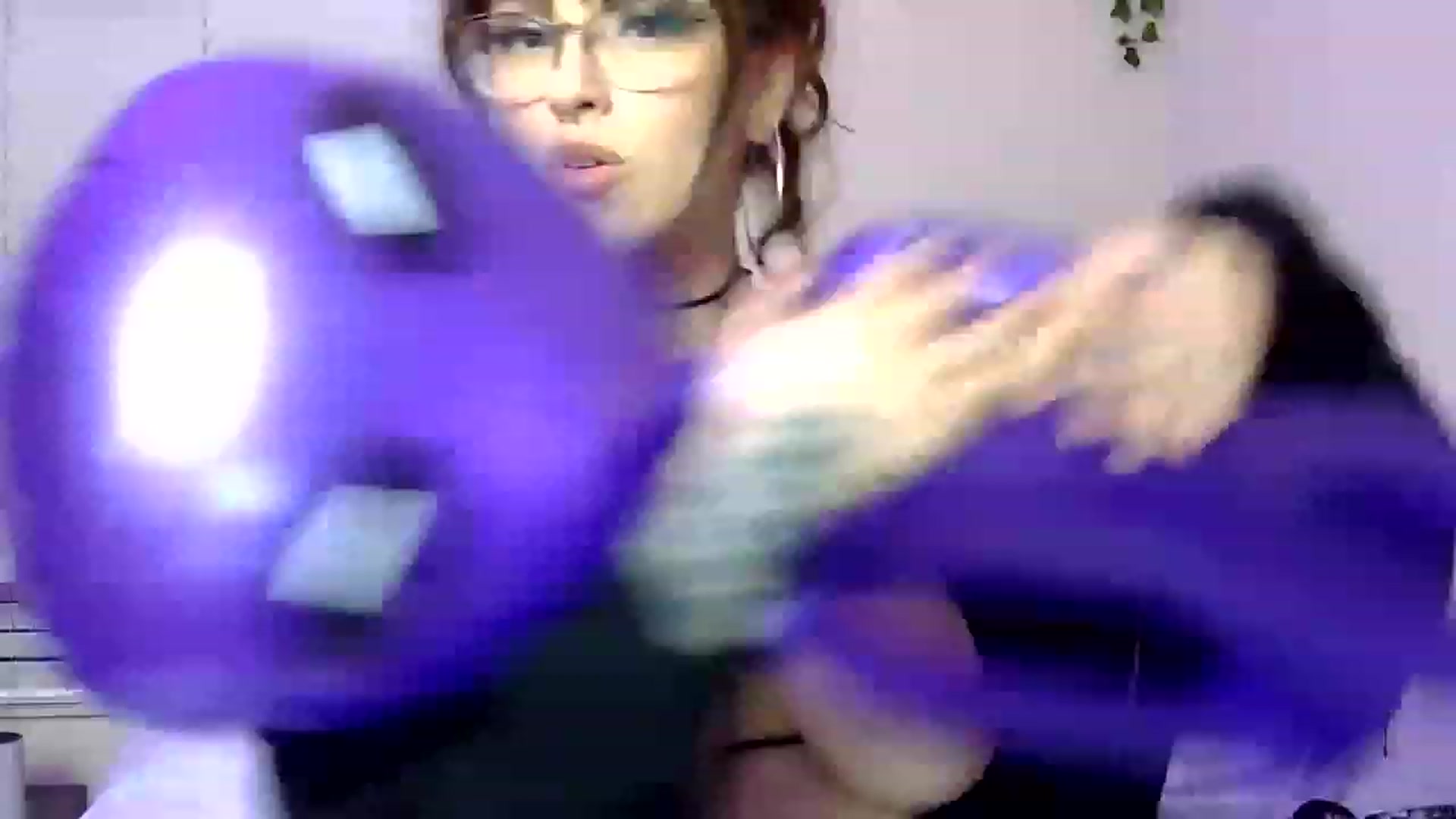 Gallery image thumbnail from GeminiJade69's myfreecams stream on, 05/14/2023, 07:04 image 17 of 20