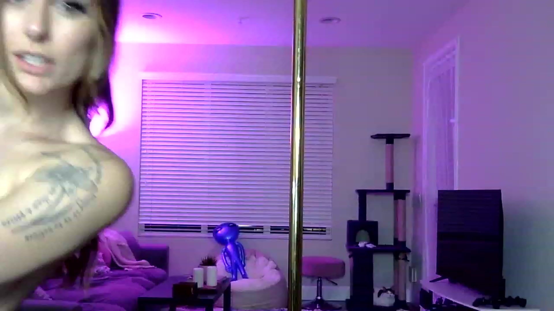 Gallery image thumbnail from GeminiJade69's myfreecams stream on, 05/14/2023, 07:04 image 19 of 20