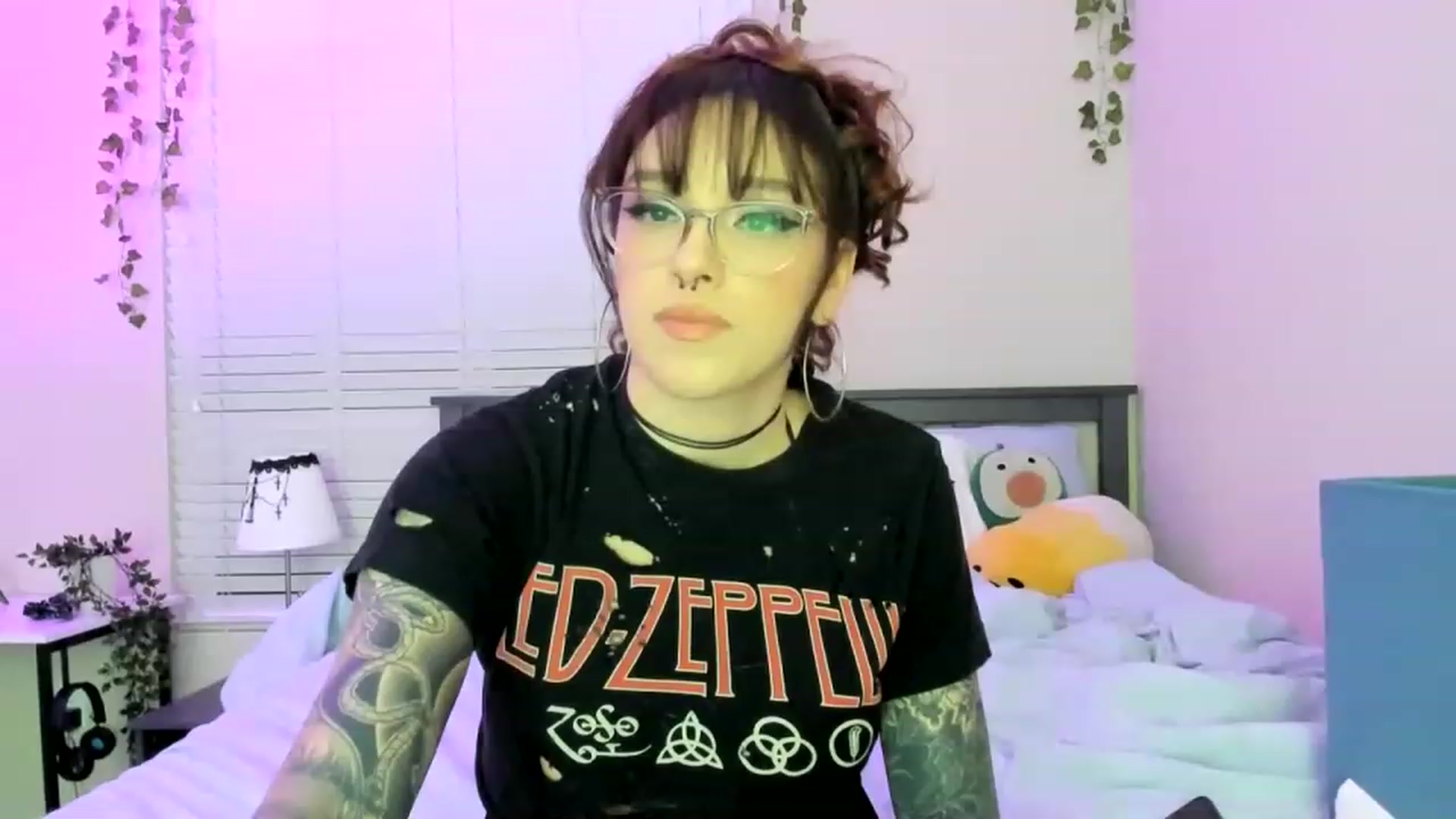 Gallery image thumbnail from GeminiJade69's myfreecams stream on, 05/15/2023, 06:54 image 3 of 20