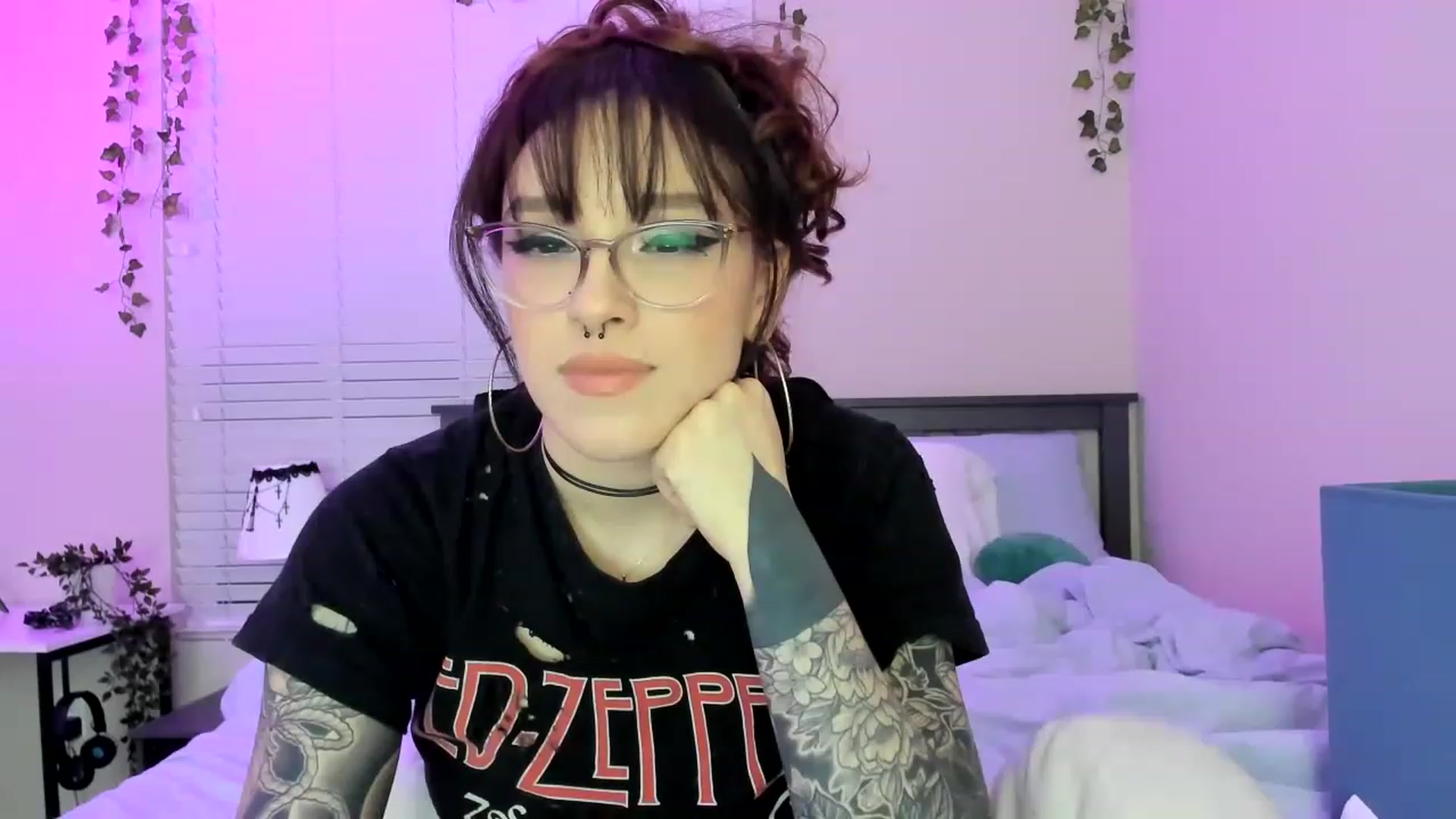 Gallery image thumbnail from GeminiJade69's myfreecams stream on, 05/15/2023, 06:54 image 11 of 20
