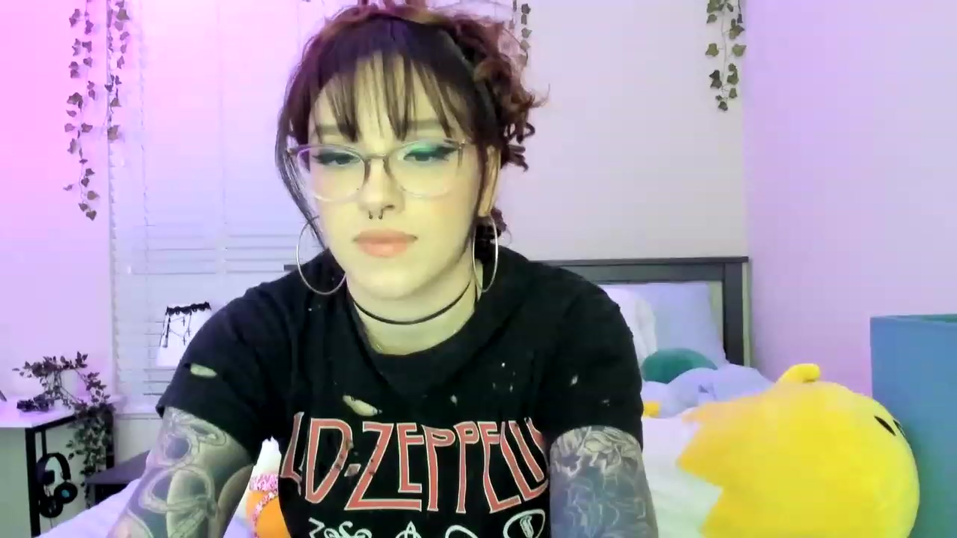 Gallery image thumbnail from GeminiJade69's myfreecams stream on, 05/15/2023, 06:54 image 14 of 20