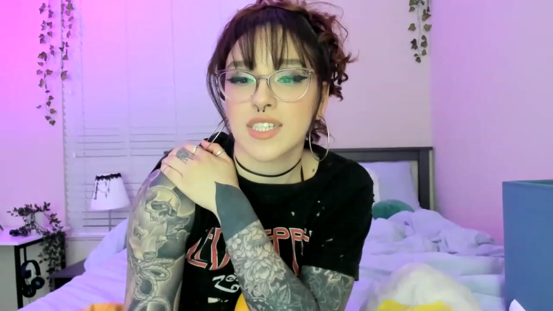 Gallery image thumbnail from GeminiJade69's myfreecams stream on, 05/15/2023, 06:54 image 8 of 20