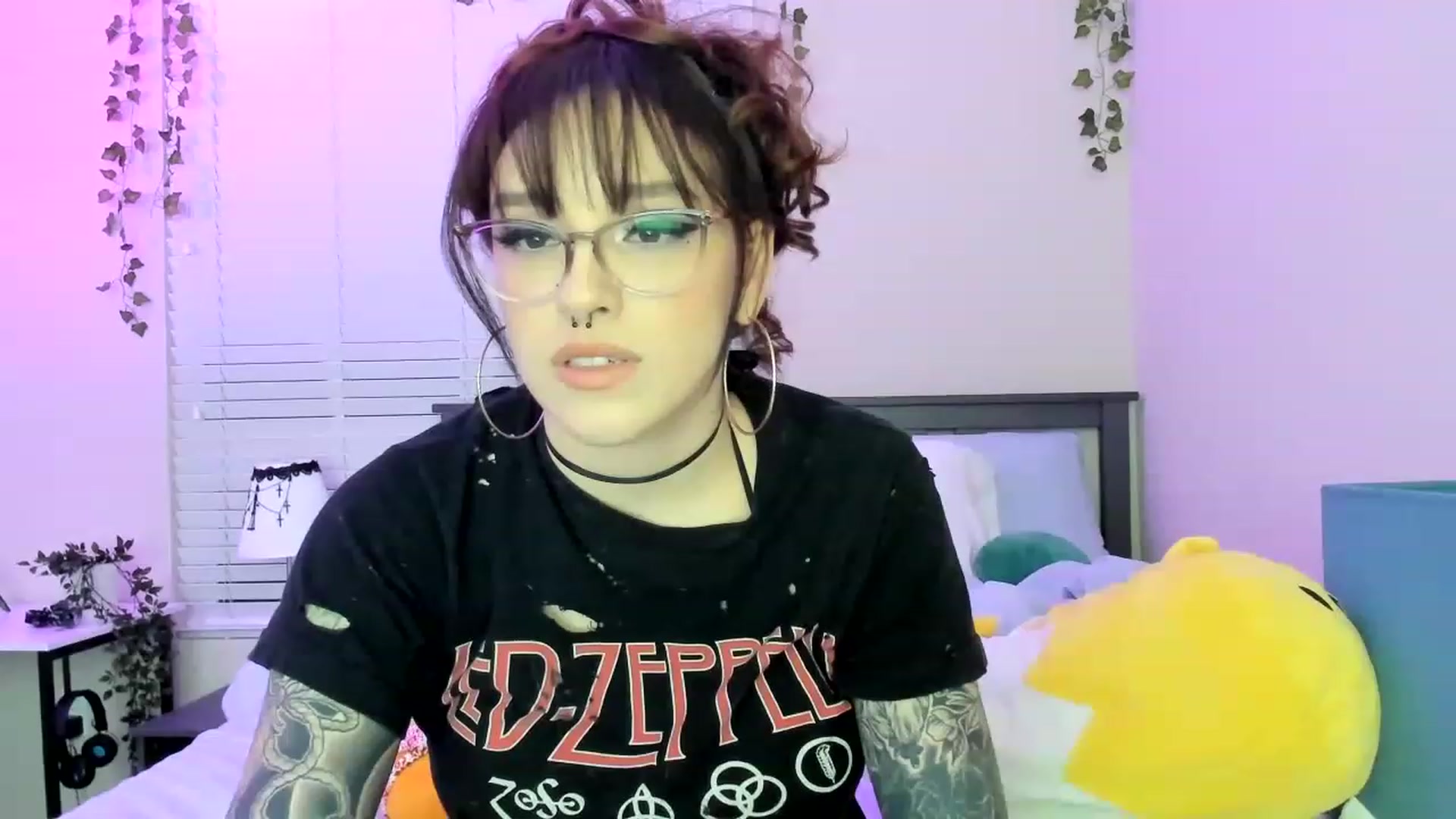 Gallery image thumbnail from GeminiJade69's myfreecams stream on, 05/15/2023, 06:54 image 13 of 20