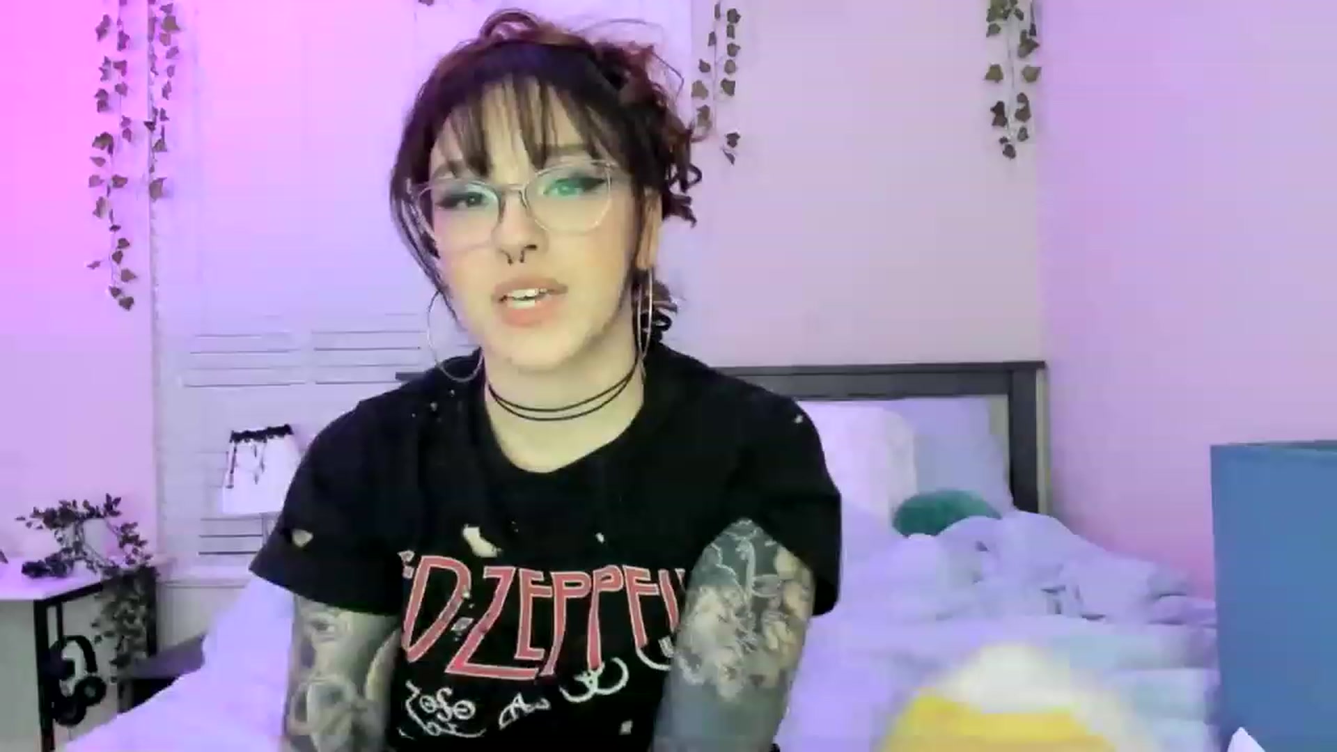 Gallery image thumbnail from GeminiJade69's myfreecams stream on, 05/15/2023, 06:54 image 9 of 20
