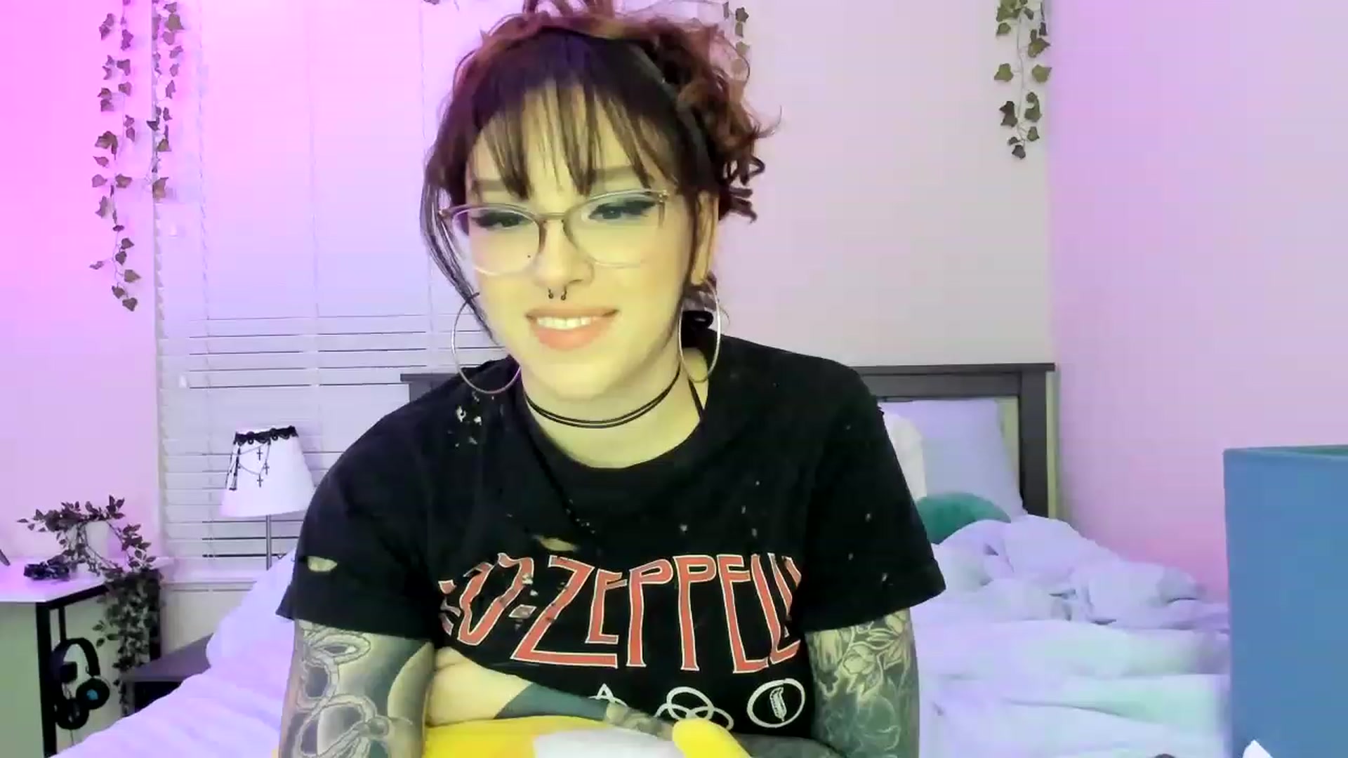 Gallery image thumbnail from GeminiJade69's myfreecams stream on, 05/15/2023, 06:54 image 17 of 20
