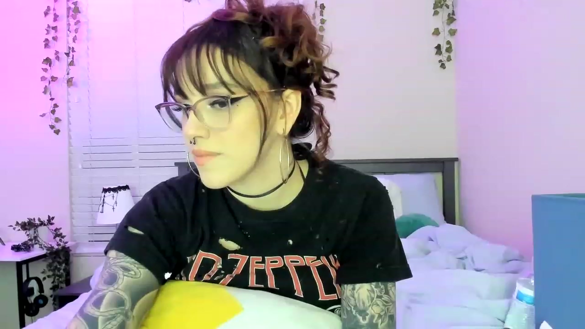 Gallery image thumbnail from GeminiJade69's myfreecams stream on, 05/15/2023, 06:54 image 18 of 20