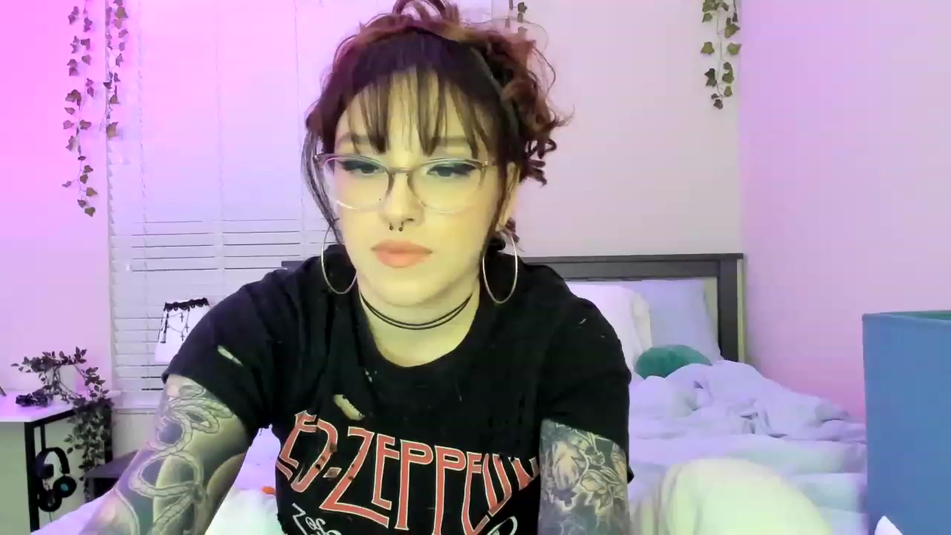 Gallery image thumbnail from GeminiJade69's myfreecams stream on, 05/15/2023, 06:54 image 10 of 20