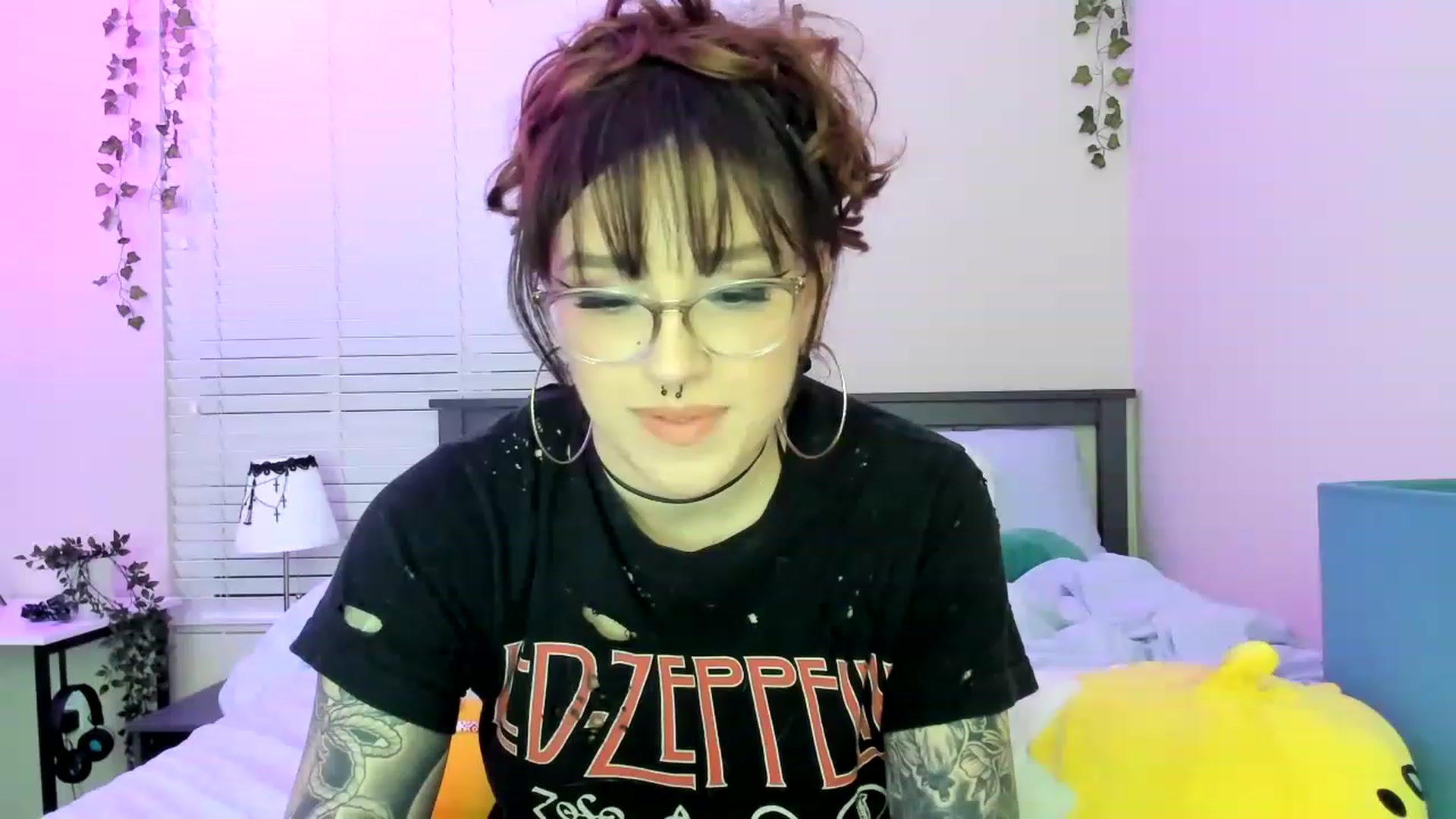 Gallery image thumbnail from GeminiJade69's myfreecams stream on, 05/15/2023, 06:54 image 16 of 20