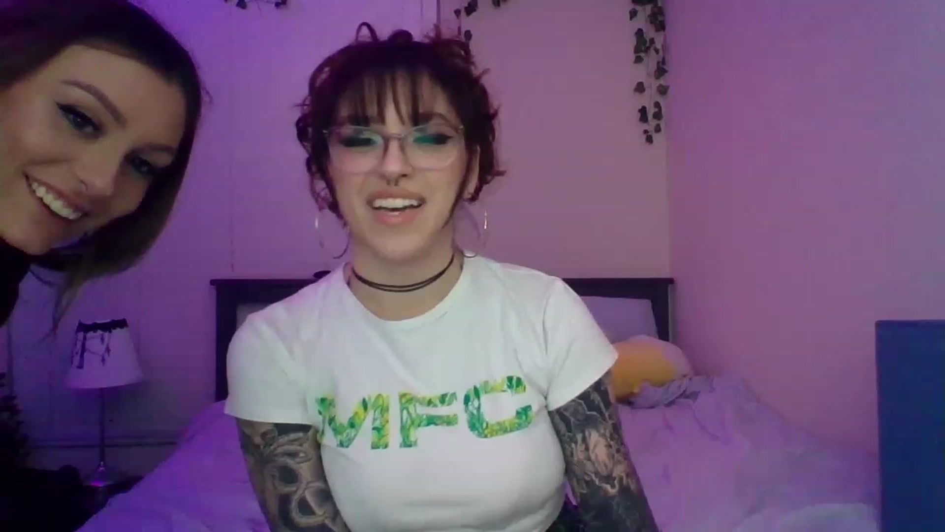 Gallery image thumbnail from GeminiJade69's myfreecams stream on, 05/17/2023, 07:50 image 16 of 20