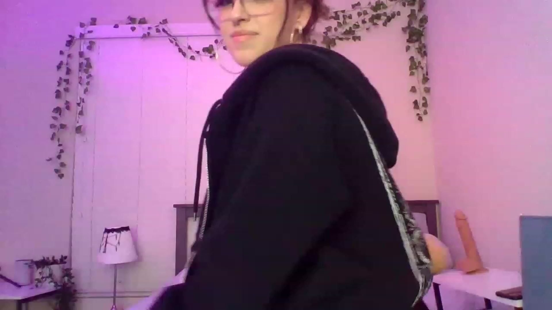 Gallery image thumbnail from GeminiJade69's myfreecams stream on, 05/20/2023, 09:31 image 18 of 20