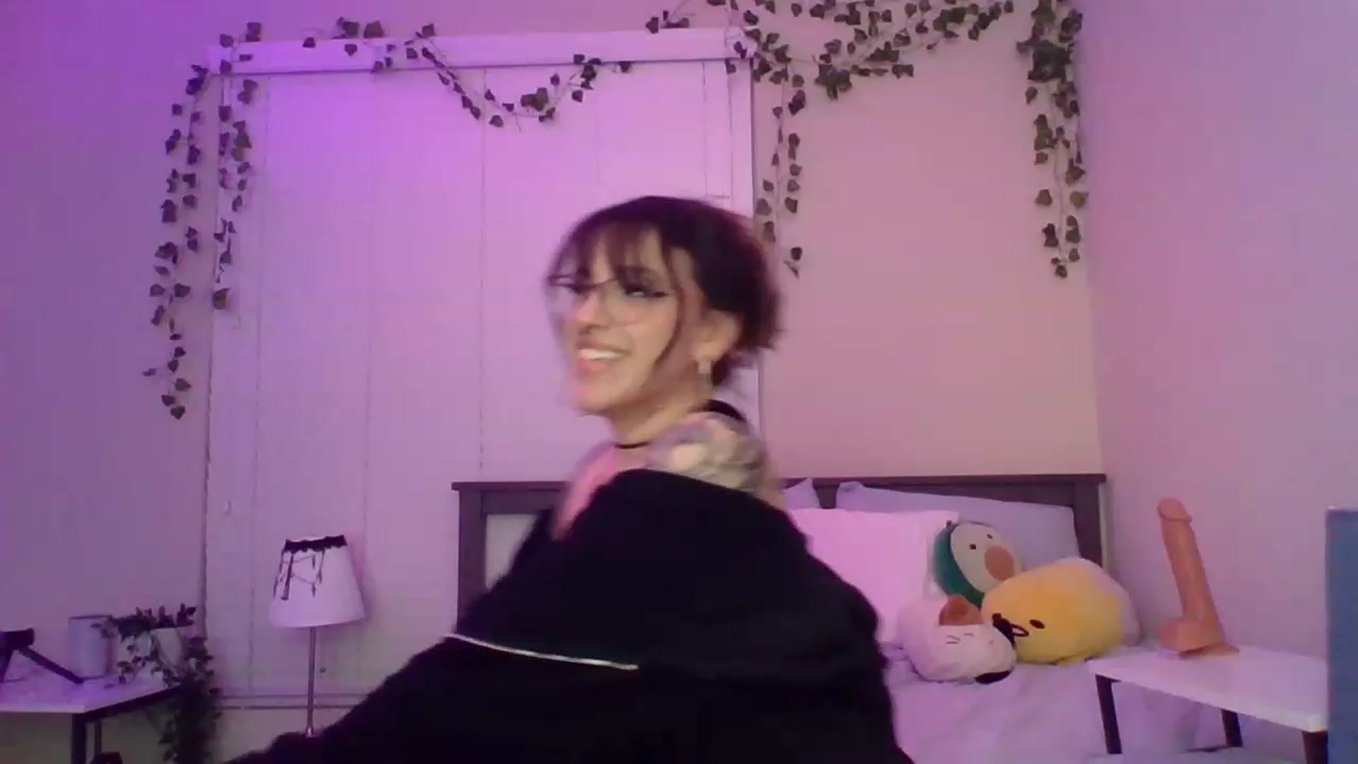 Gallery image thumbnail from GeminiJade69's myfreecams stream on, 05/20/2023, 09:31 image 3 of 20
