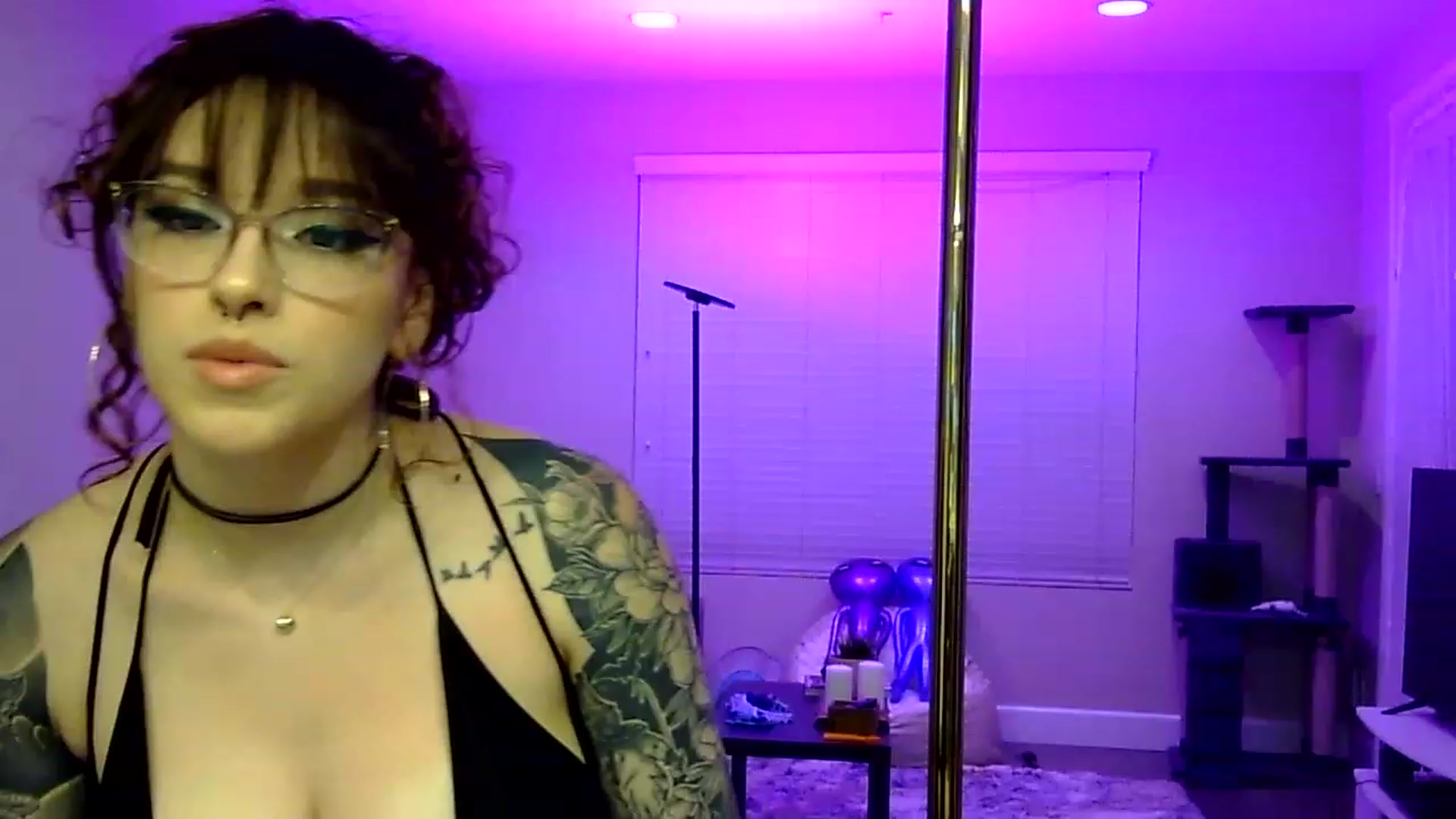Gallery image thumbnail from GeminiJade69's myfreecams stream on, 05/22/2023, 07:17 image 13 of 20