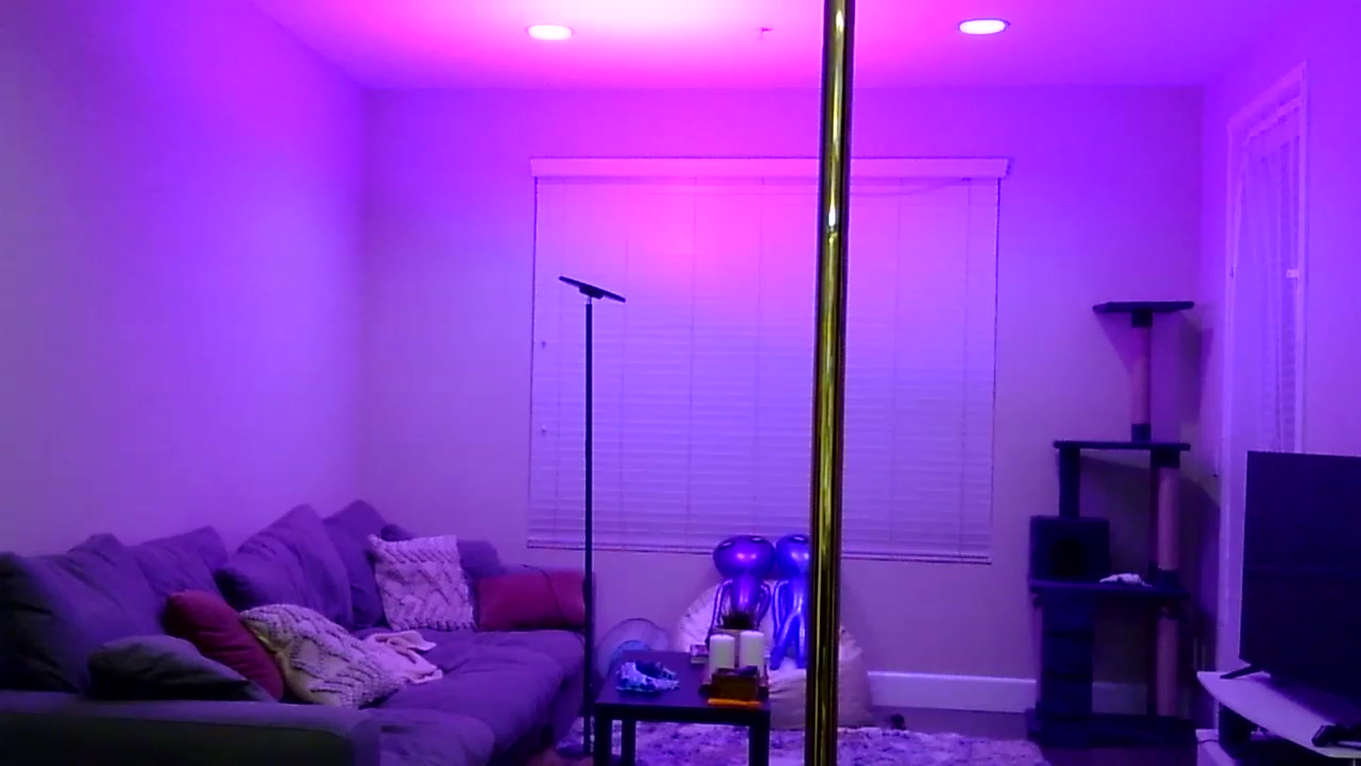 Gallery image thumbnail from GeminiJade69's myfreecams stream on, 05/22/2023, 07:17 image 17 of 20