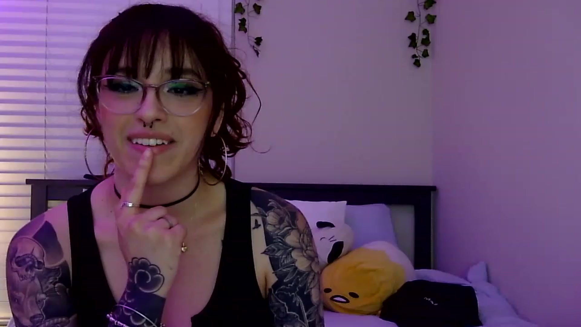 Gallery image thumbnail from GeminiJade69's myfreecams stream on, 05/27/2023, 08:34 image 18 of 20