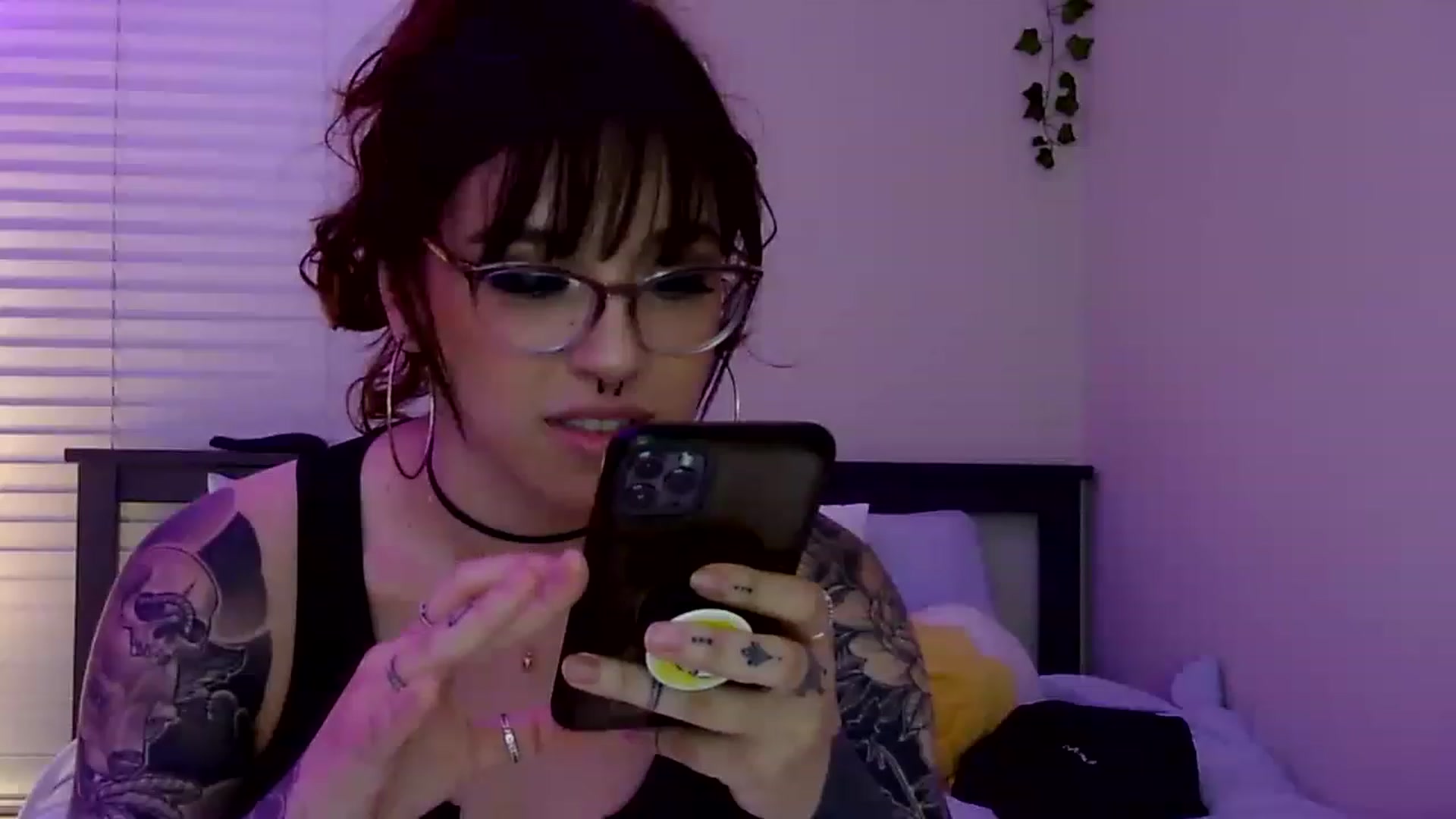 Gallery image thumbnail from GeminiJade69's myfreecams stream on, 05/27/2023, 08:34 image 19 of 20