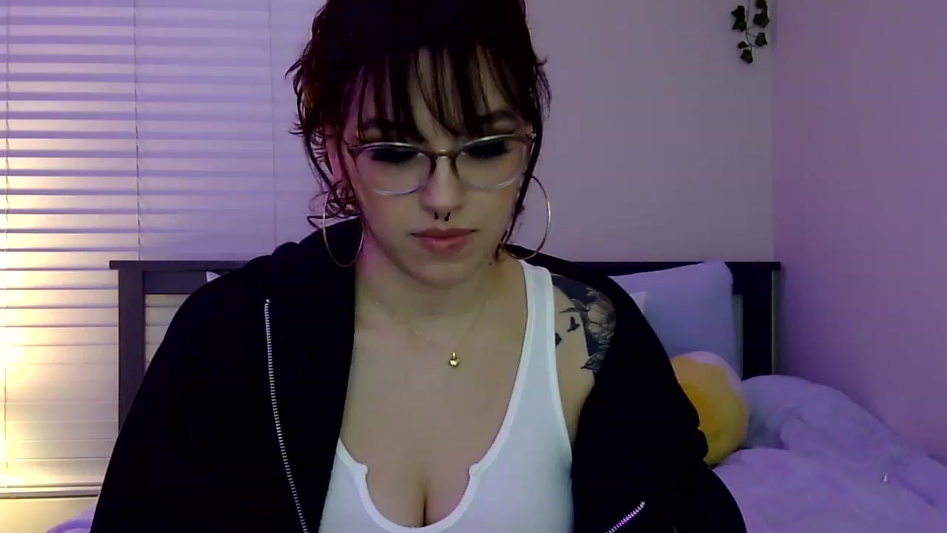 Gallery image thumbnail from GeminiJade69's myfreecams stream on, 05/31/2023, 05:26 image 7 of 20