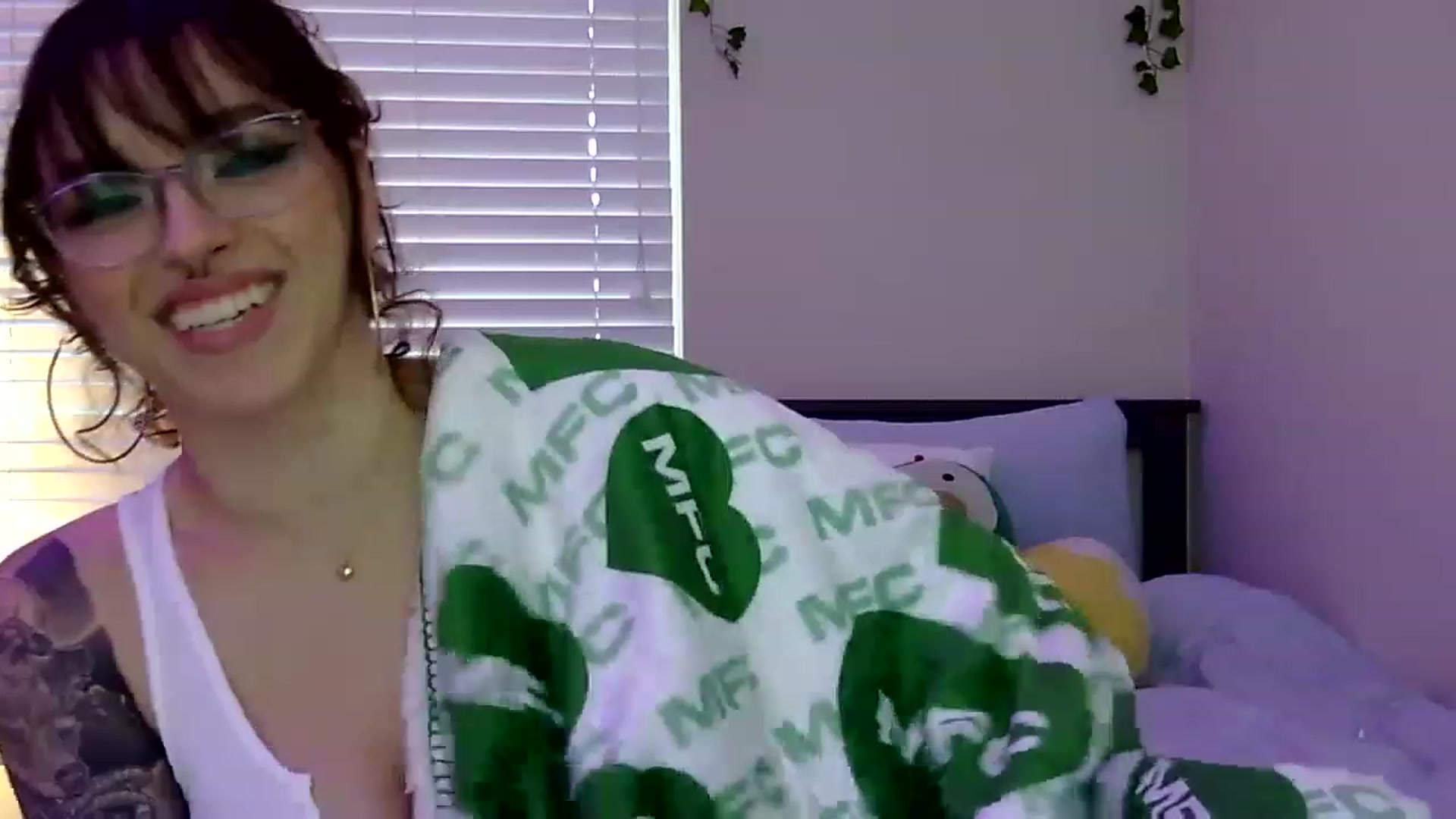 Gallery image thumbnail from GeminiJade69's myfreecams stream on, 05/31/2023, 05:26 image 2 of 20