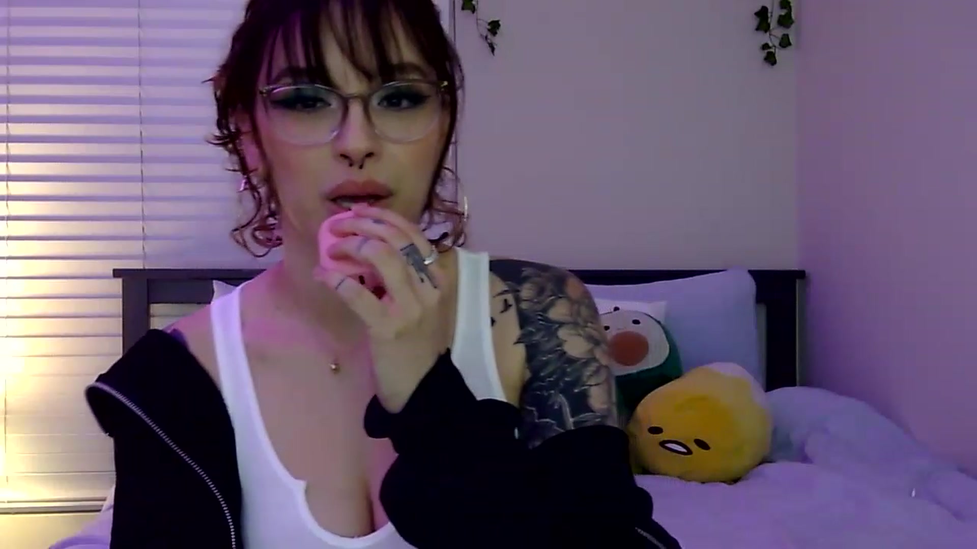 Gallery image thumbnail from GeminiJade69's myfreecams stream on, 05/31/2023, 05:26 image 9 of 20