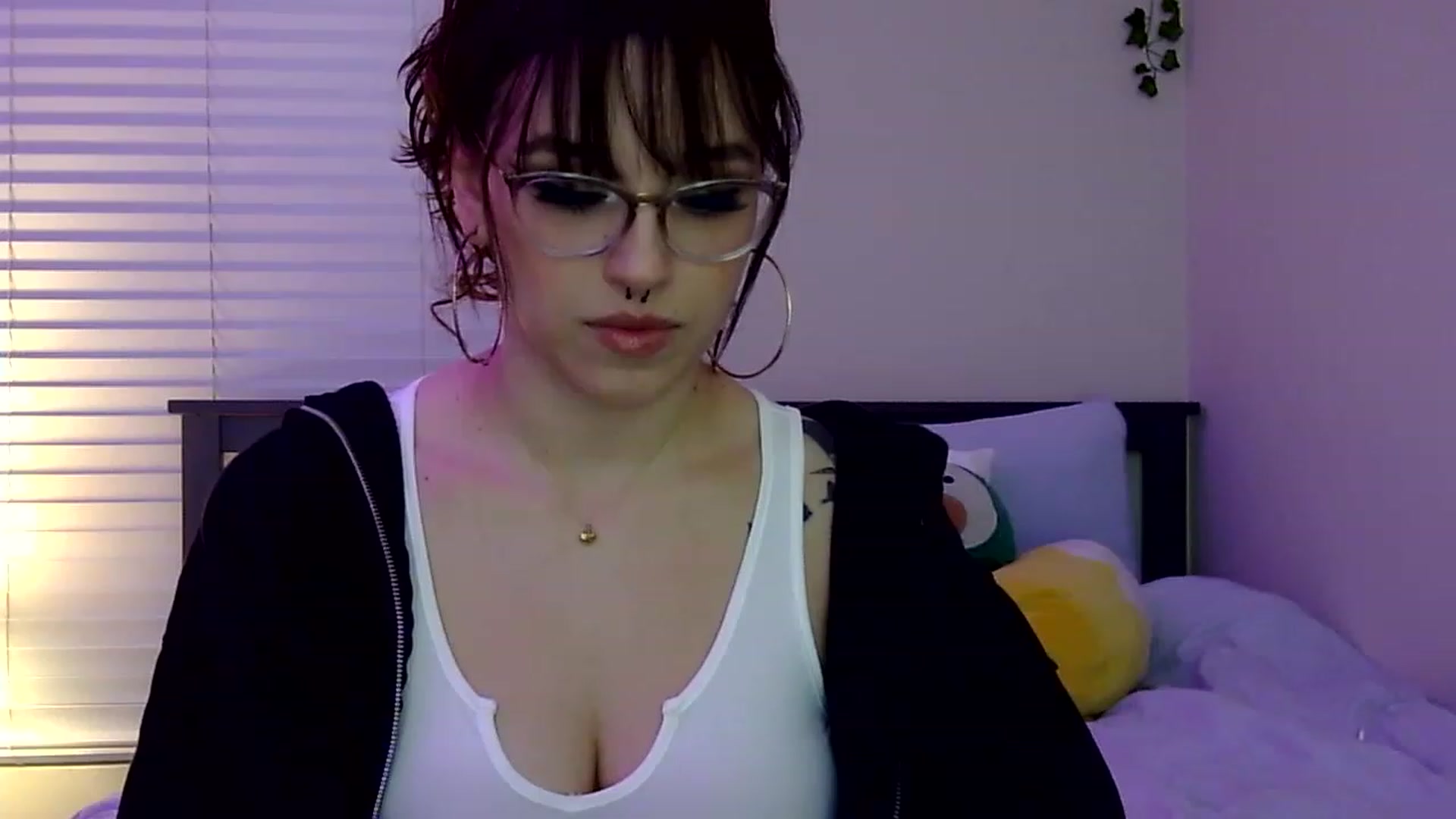 Gallery image thumbnail from GeminiJade69's myfreecams stream on, 05/31/2023, 05:26 image 6 of 20