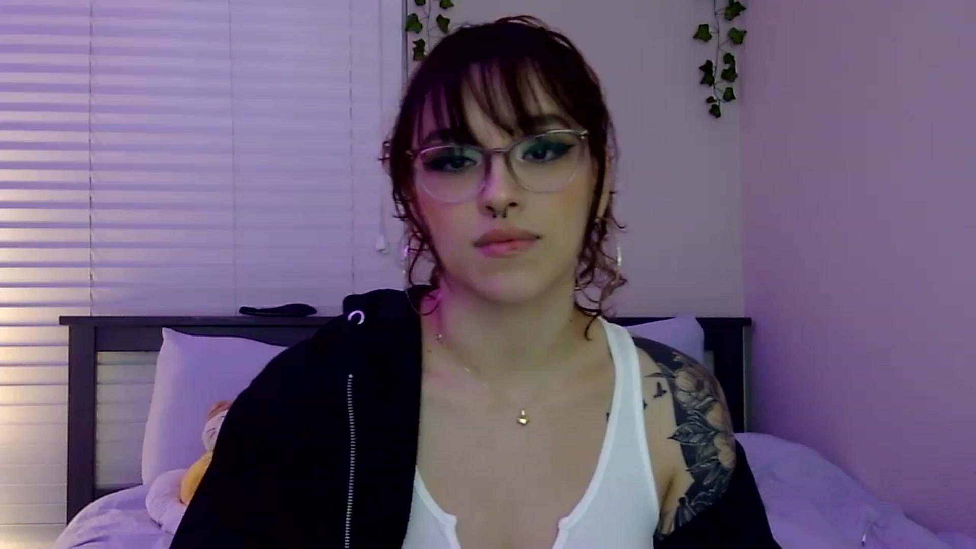 Gallery image thumbnail from GeminiJade69's myfreecams stream on, 05/31/2023, 05:26 image 18 of 20