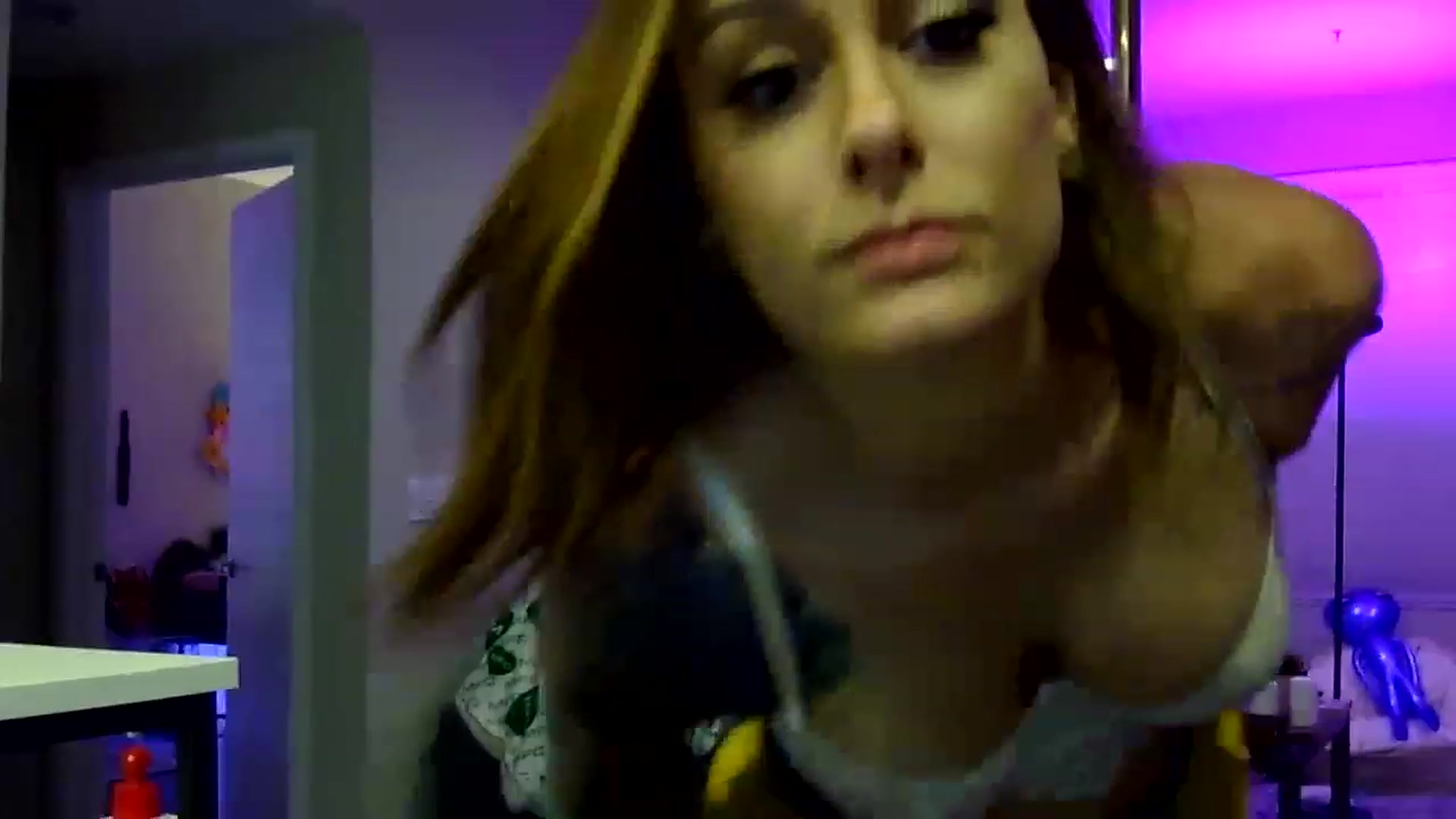 Gallery image thumbnail from GeminiJade69's myfreecams stream on, 06/01/2023, 05:18 image 15 of 20