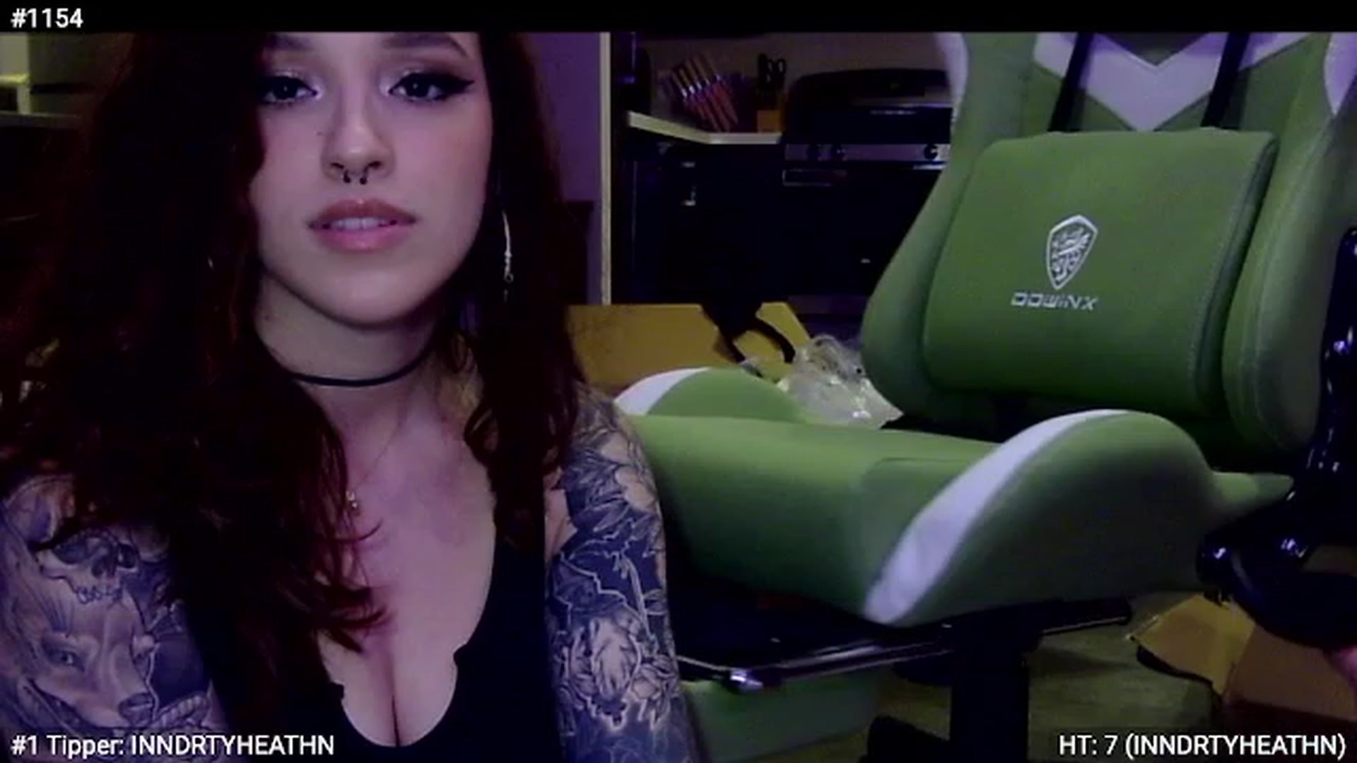 Gallery image thumbnail from GeminiJade69's myfreecams stream on, 06/08/2023, 07:07 image 12 of 20