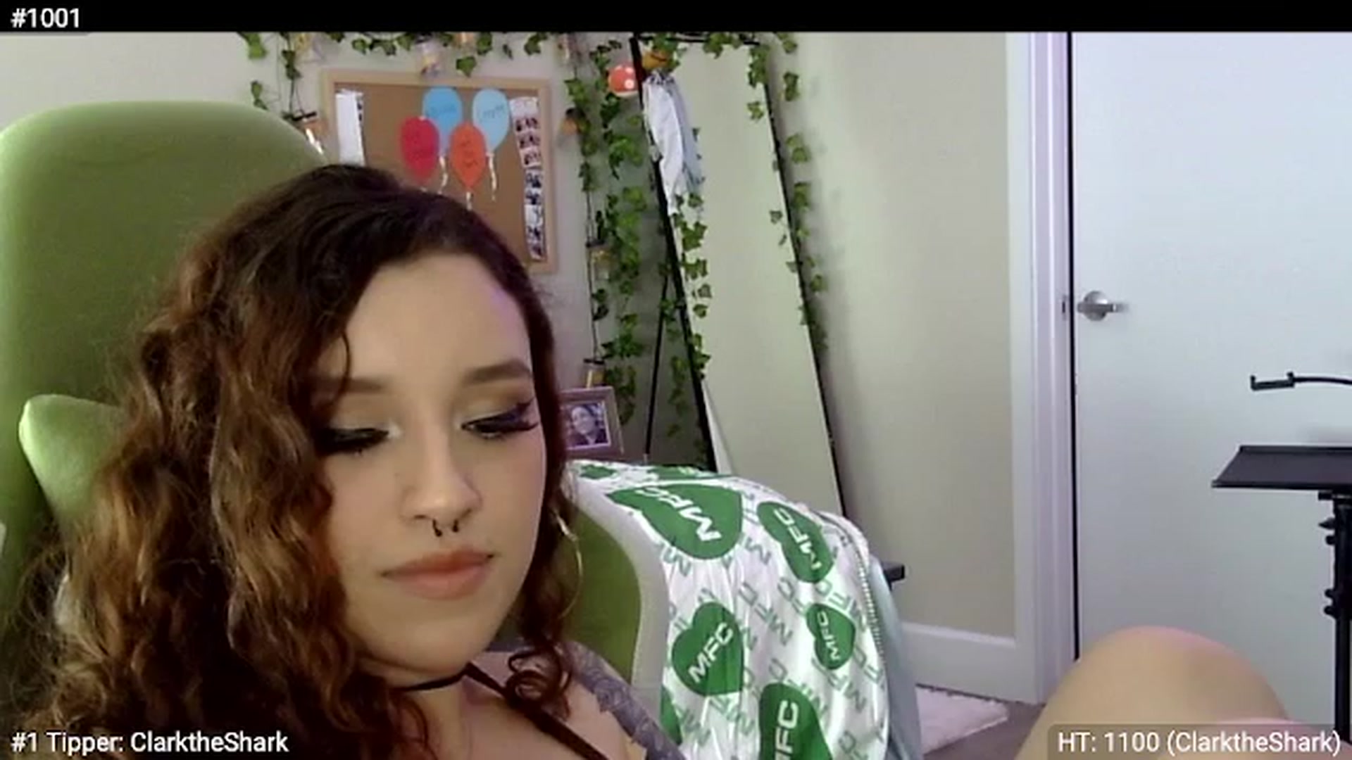Gallery image thumbnail from GeminiJade69's myfreecams stream on, 06/09/2023, 01:24 image 1 of 20