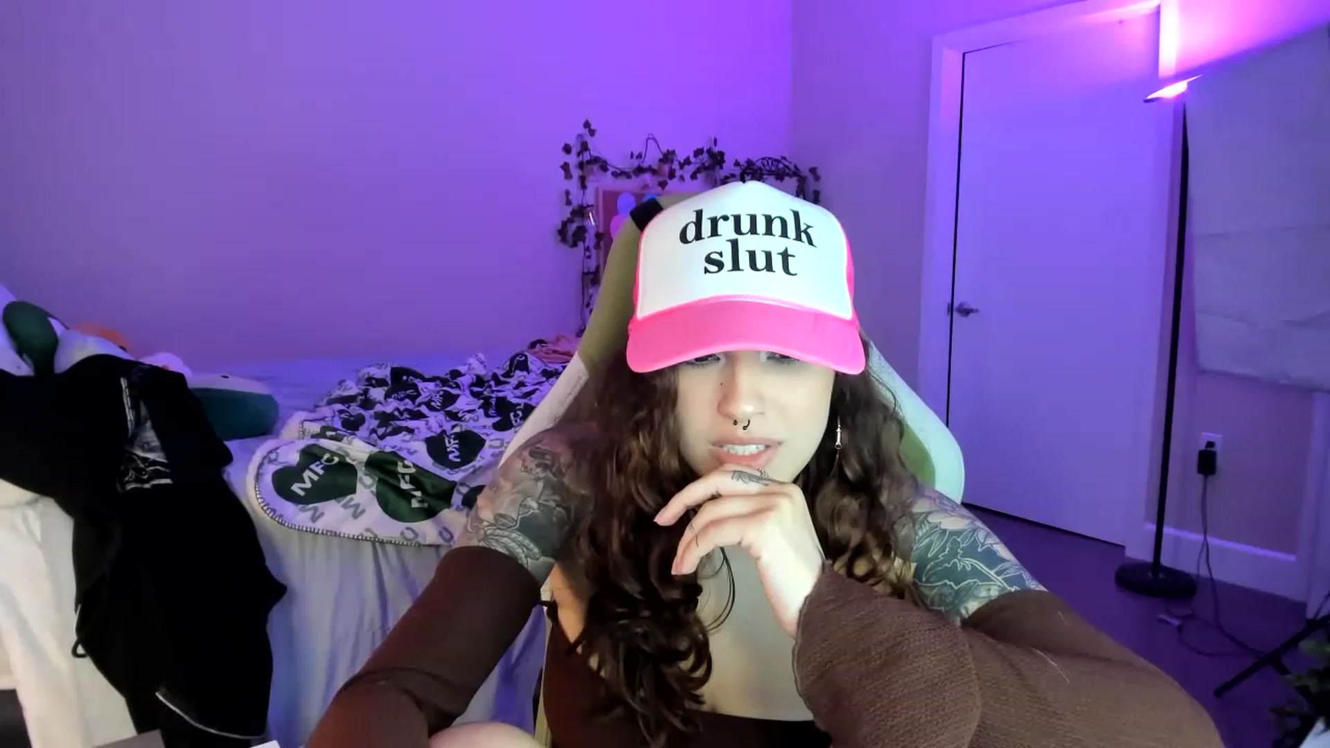 Gallery image thumbnail from GeminiJade69's myfreecams stream on, 06/16/2023, 05:42 image 9 of 20