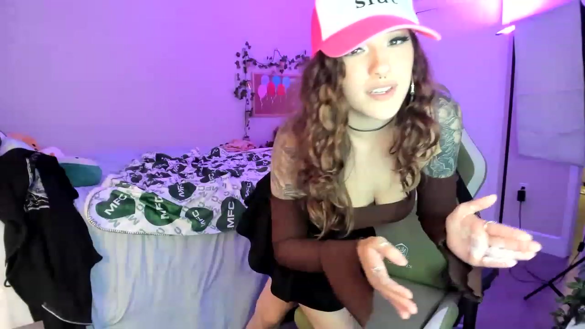 Gallery image thumbnail from GeminiJade69's myfreecams stream on, 06/16/2023, 07:30 image 9 of 20