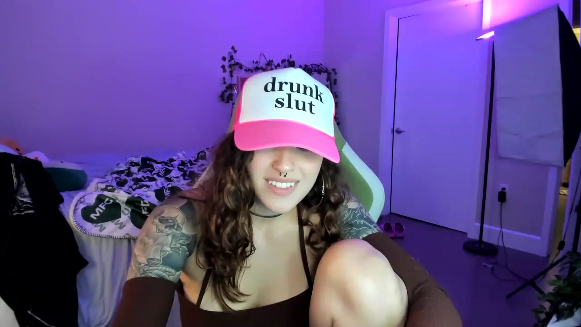 Gallery image thumbnail from GeminiJade69's myfreecams stream on, 06/16/2023, 07:30 image 7 of 20