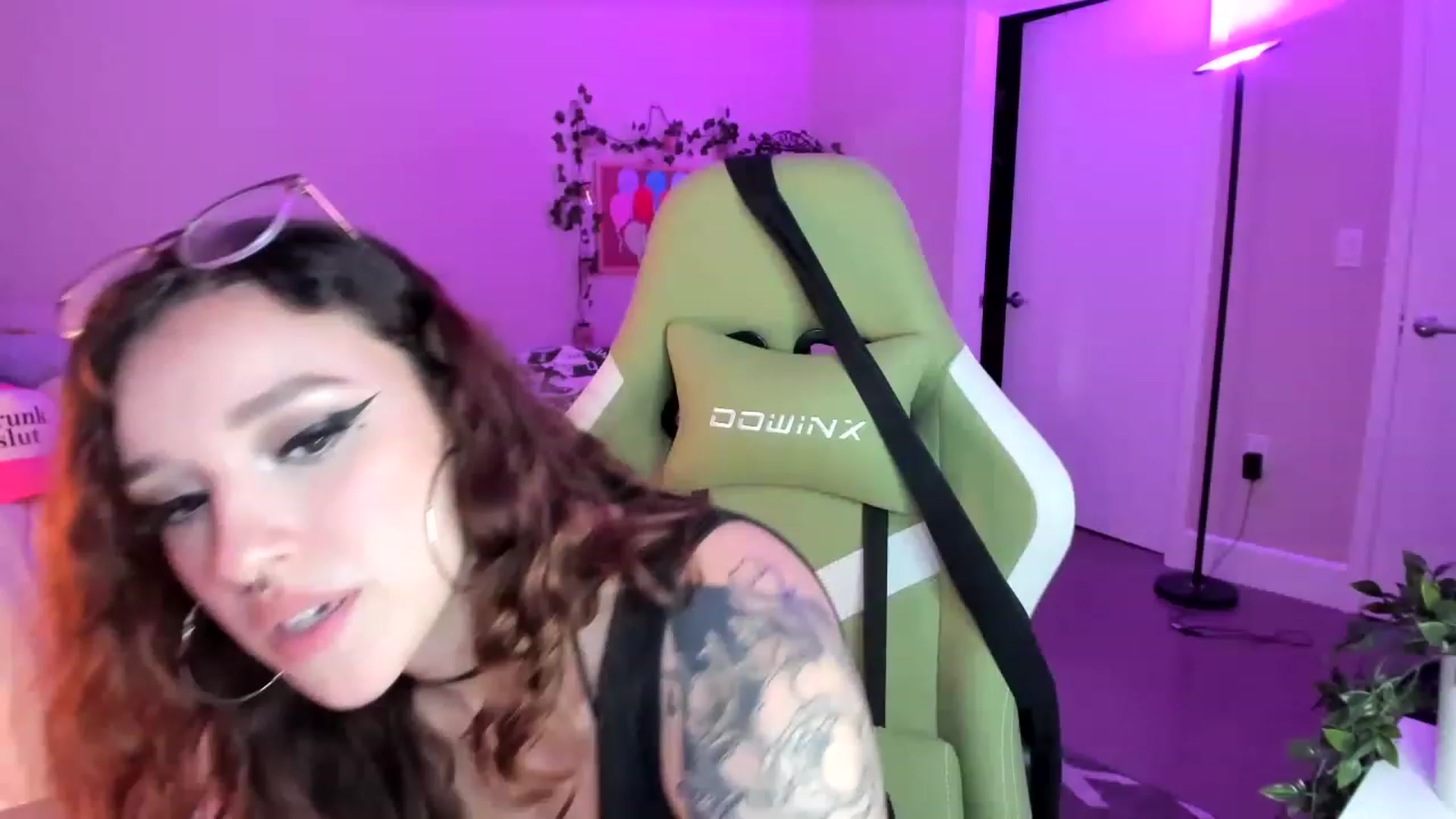 Gallery image thumbnail from GeminiJade69's myfreecams stream on, 06/17/2023, 05:51 image 12 of 20