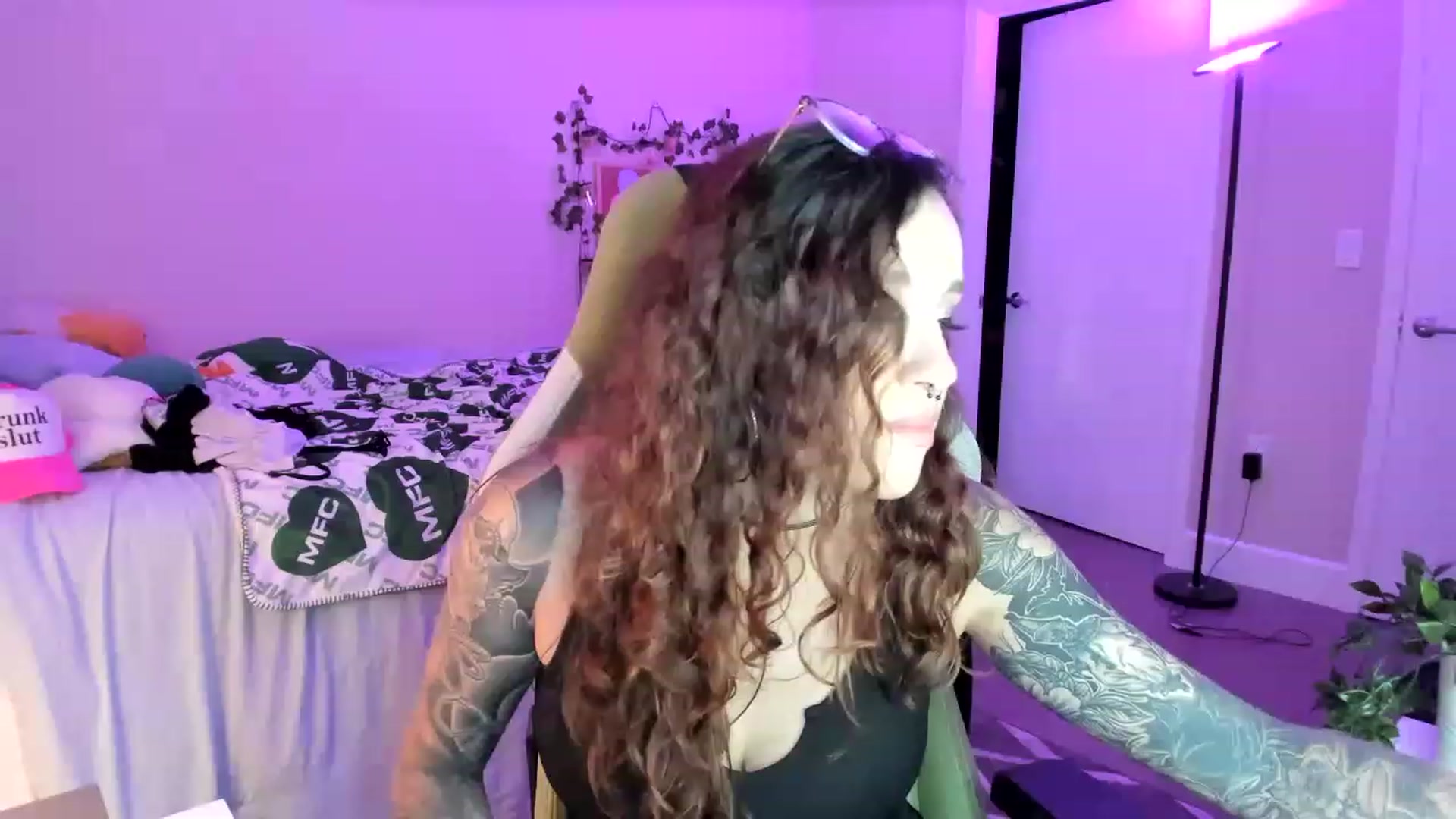Gallery image thumbnail from GeminiJade69's myfreecams stream on, 06/17/2023, 05:51 image 11 of 20