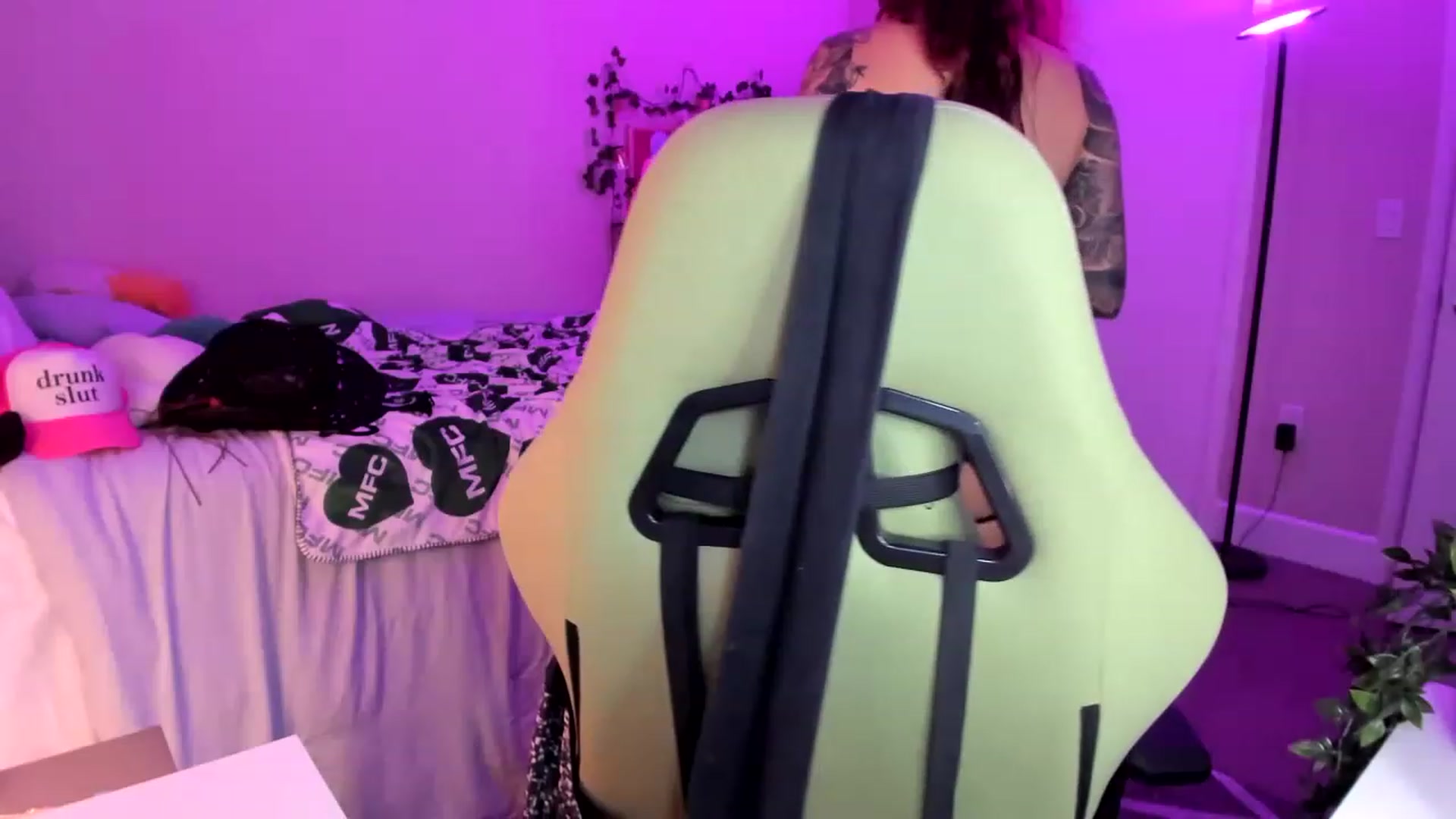 Gallery image thumbnail from GeminiJade69's myfreecams stream on, 06/17/2023, 07:34 image 6 of 20