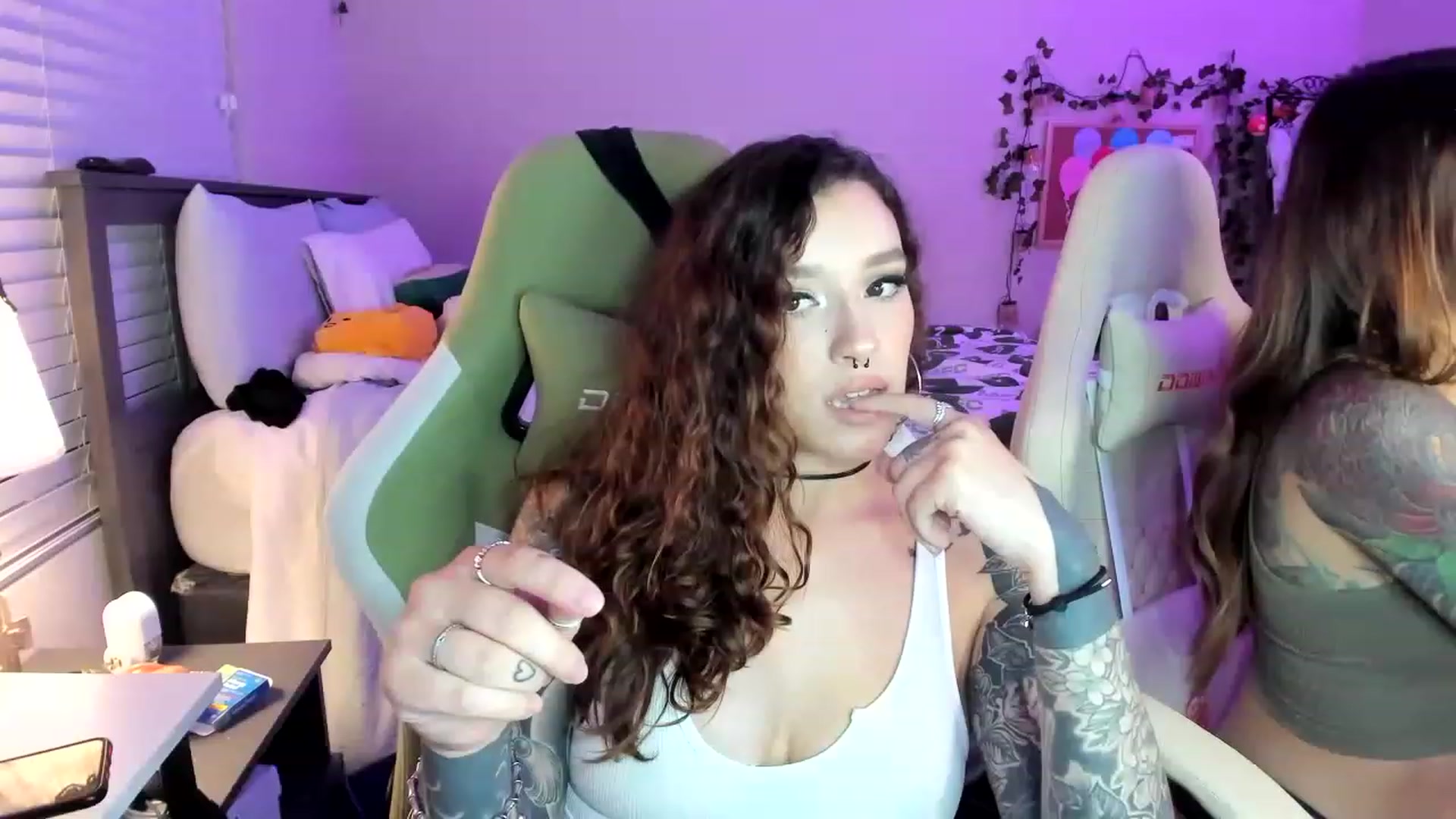 Gallery image thumbnail from GeminiJade69's myfreecams stream on, 06/18/2023, 05:49 image 11 of 20
