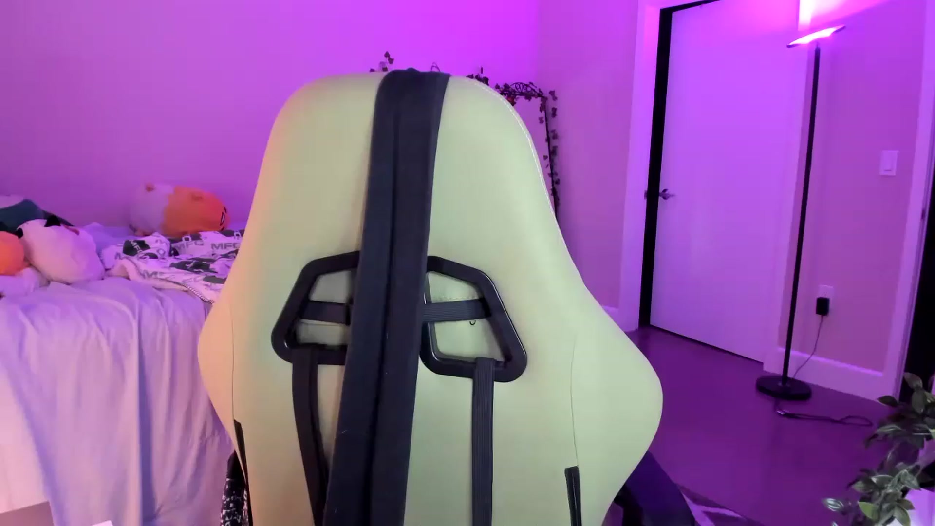 Gallery image thumbnail from GeminiJade69's myfreecams stream on, 06/18/2023, 05:49 image 4 of 20