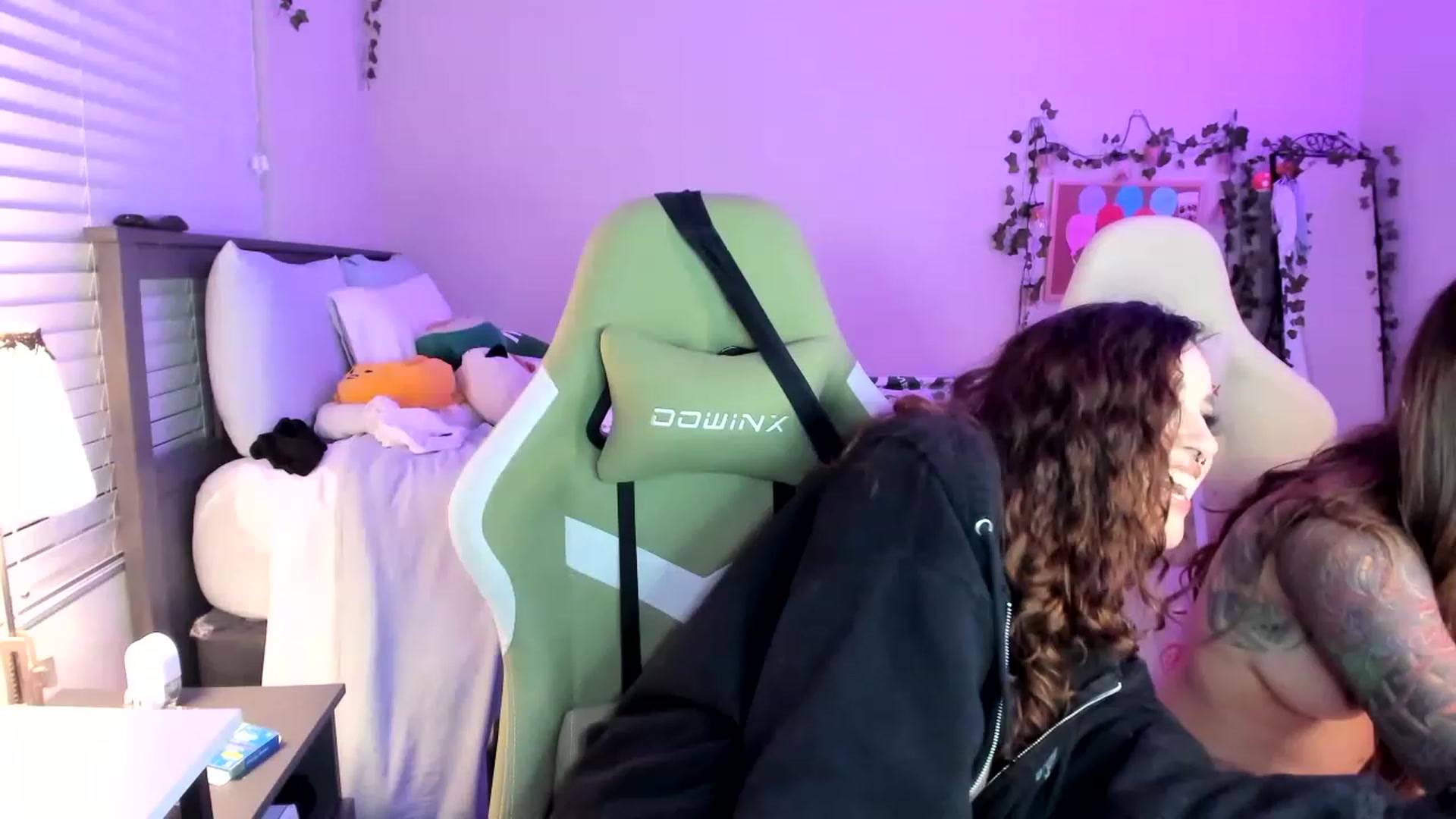 Gallery image thumbnail from GeminiJade69's myfreecams stream on, 06/18/2023, 05:49 image 18 of 20